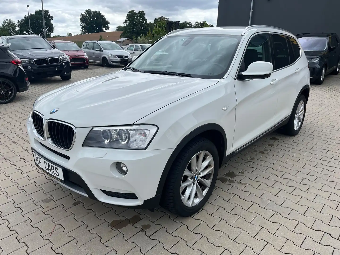 BMW X3 xDrive 20 d,NaviProf,Bi-Xenon,AHK,Leder,SHZ,T Weiß - 2