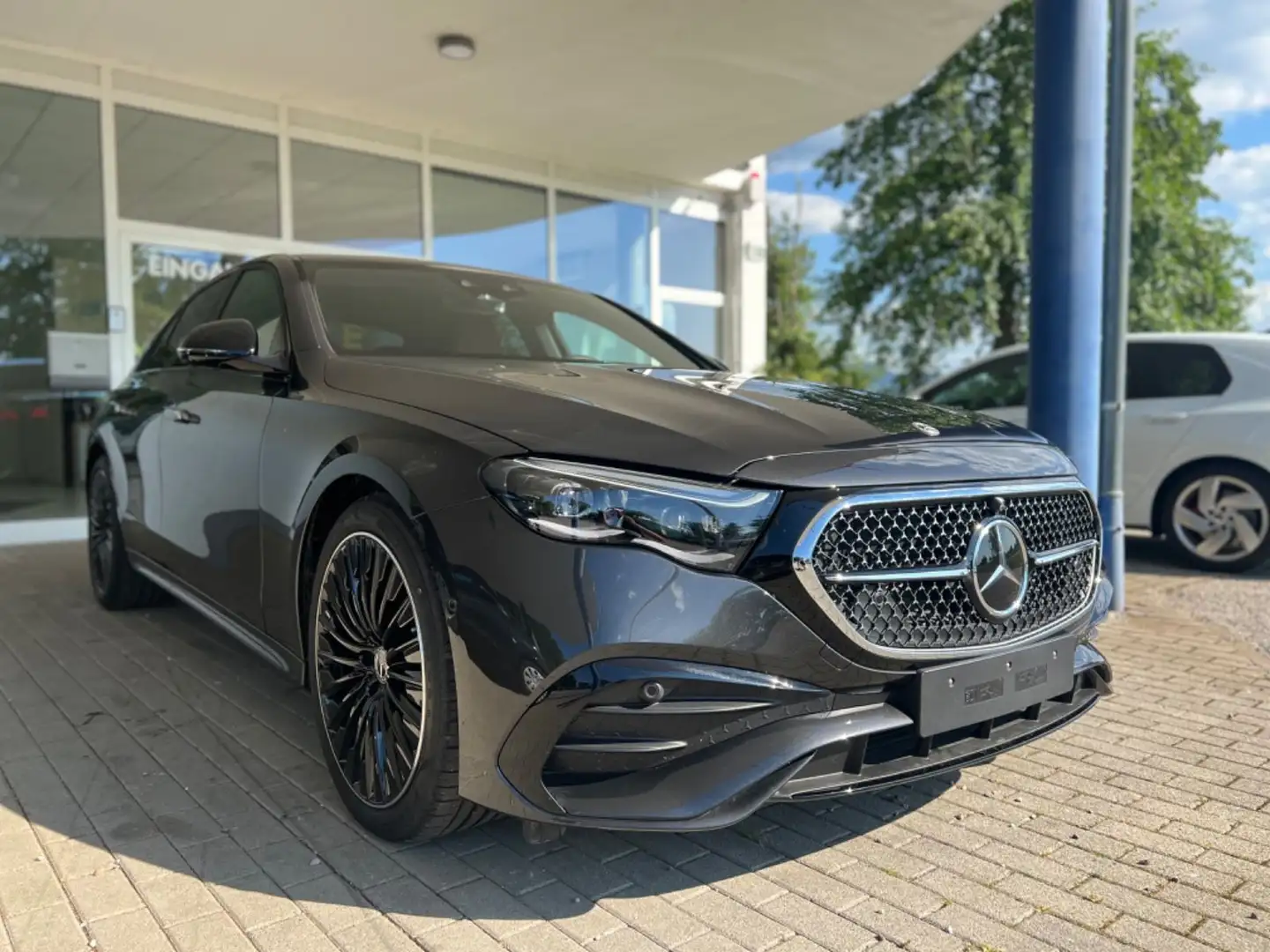 Mercedes-Benz E 200 AMG Line Premium Plus / EUR1 / ACID Чорний - 1