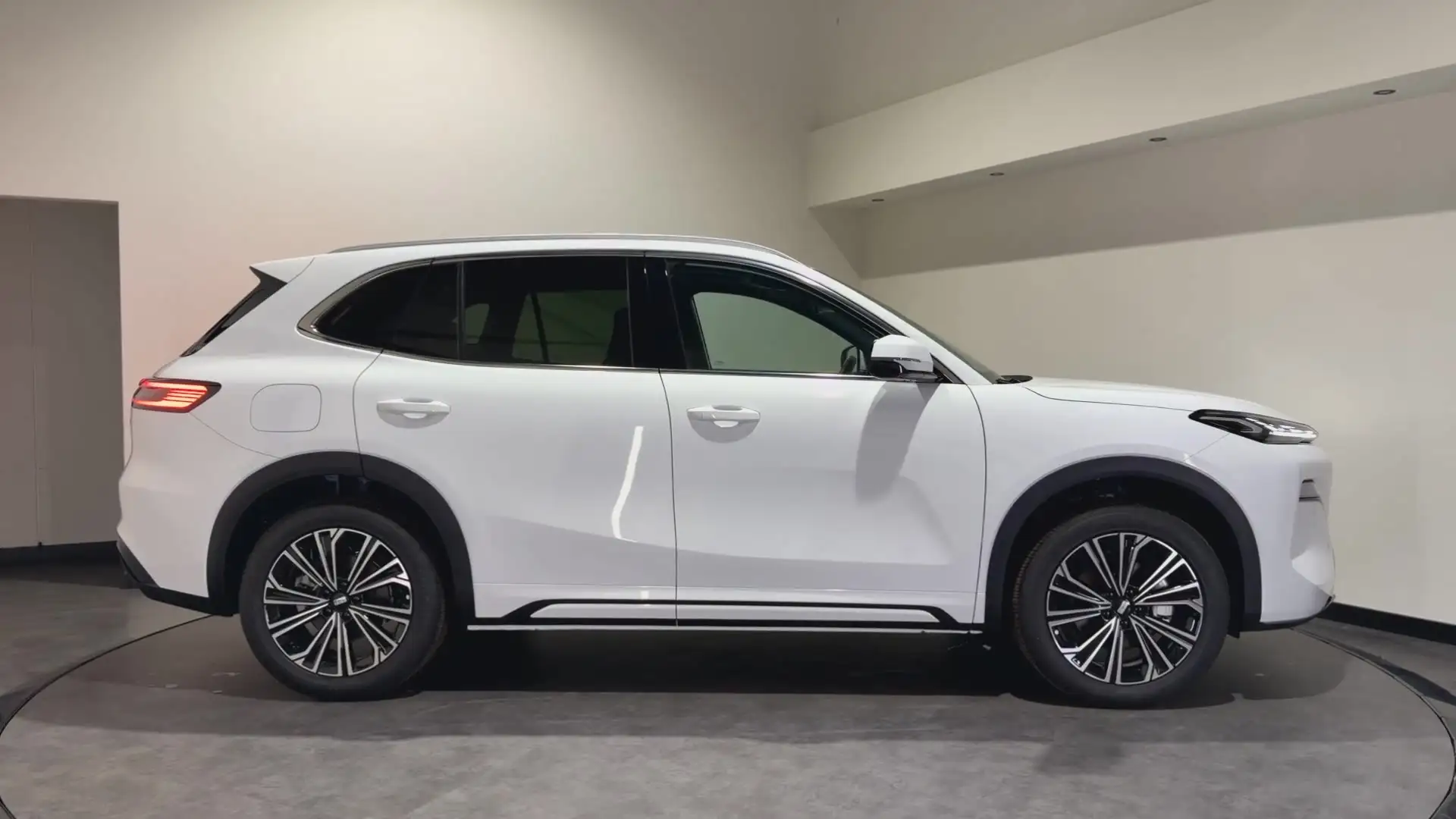 Geely Starray EM-i 1.5 Max+ | Launch Edition Weiß - 2