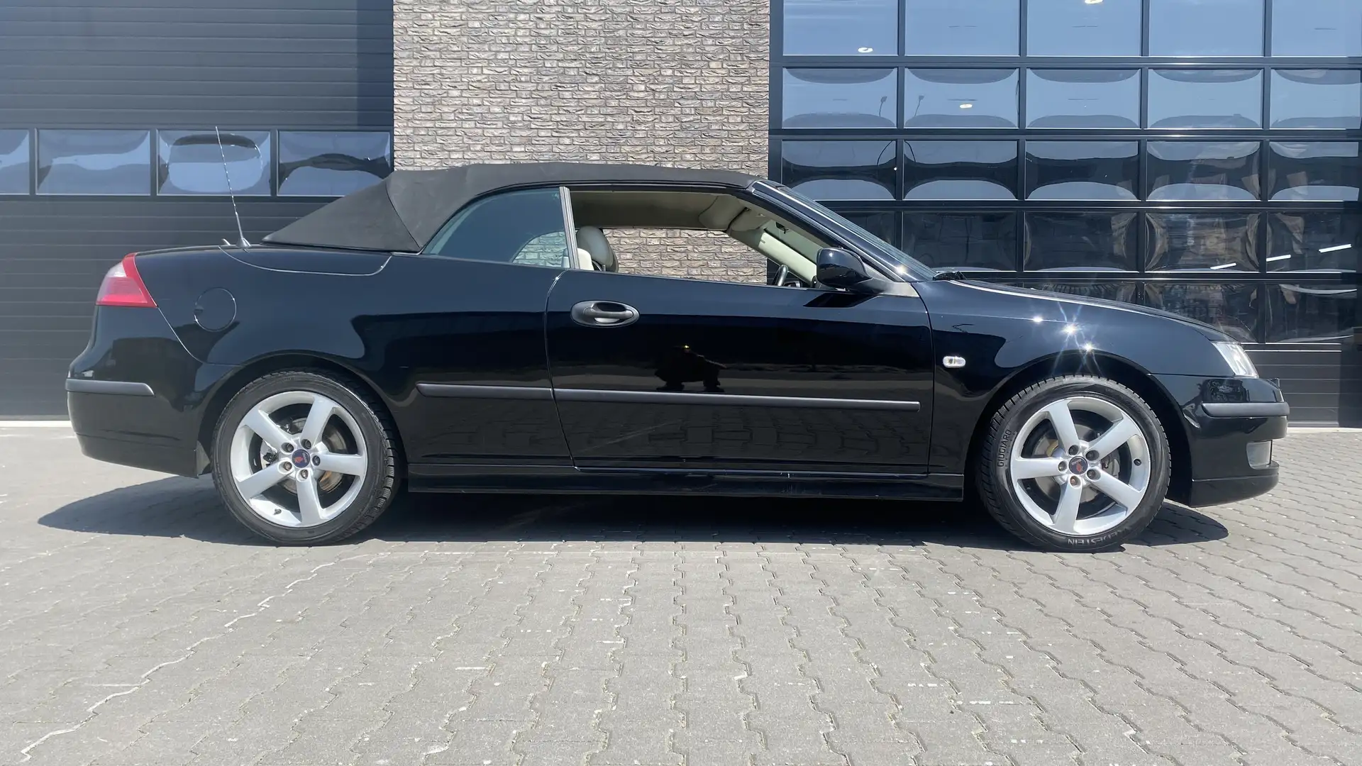 Saab 9-3 2.0t Vector 1e eigenaar, goed onderhouden, xenon Zwart - 1