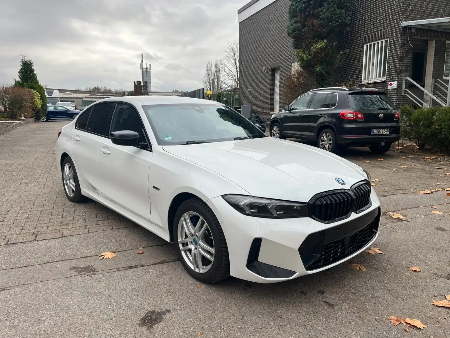 BMW 320 e M Sport WIDESCREEN KAMERA LED Weiß - 1