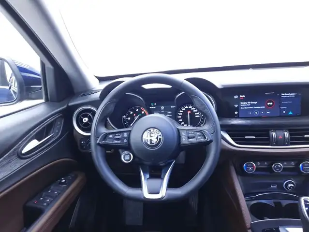 Alfa Romeo Stelvio view 11