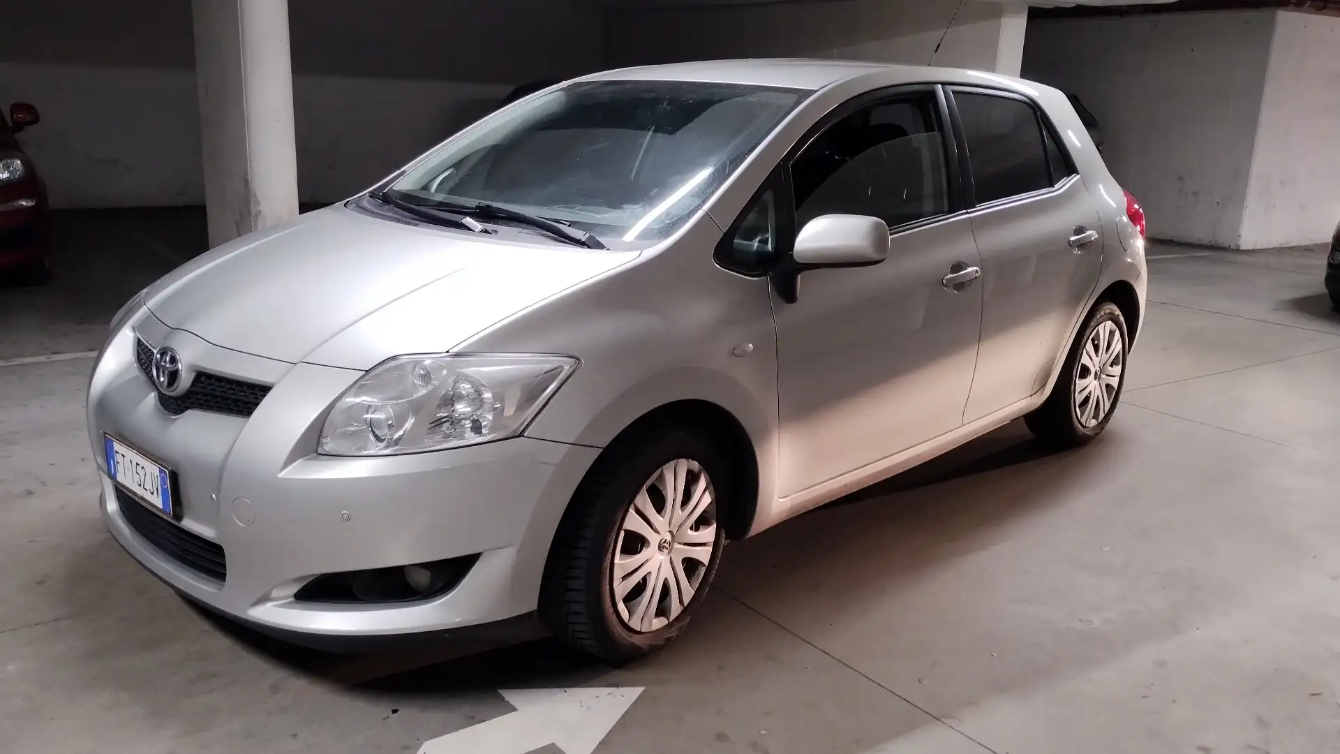 Toyota Auris 5p 1.6 dual Sol - 1