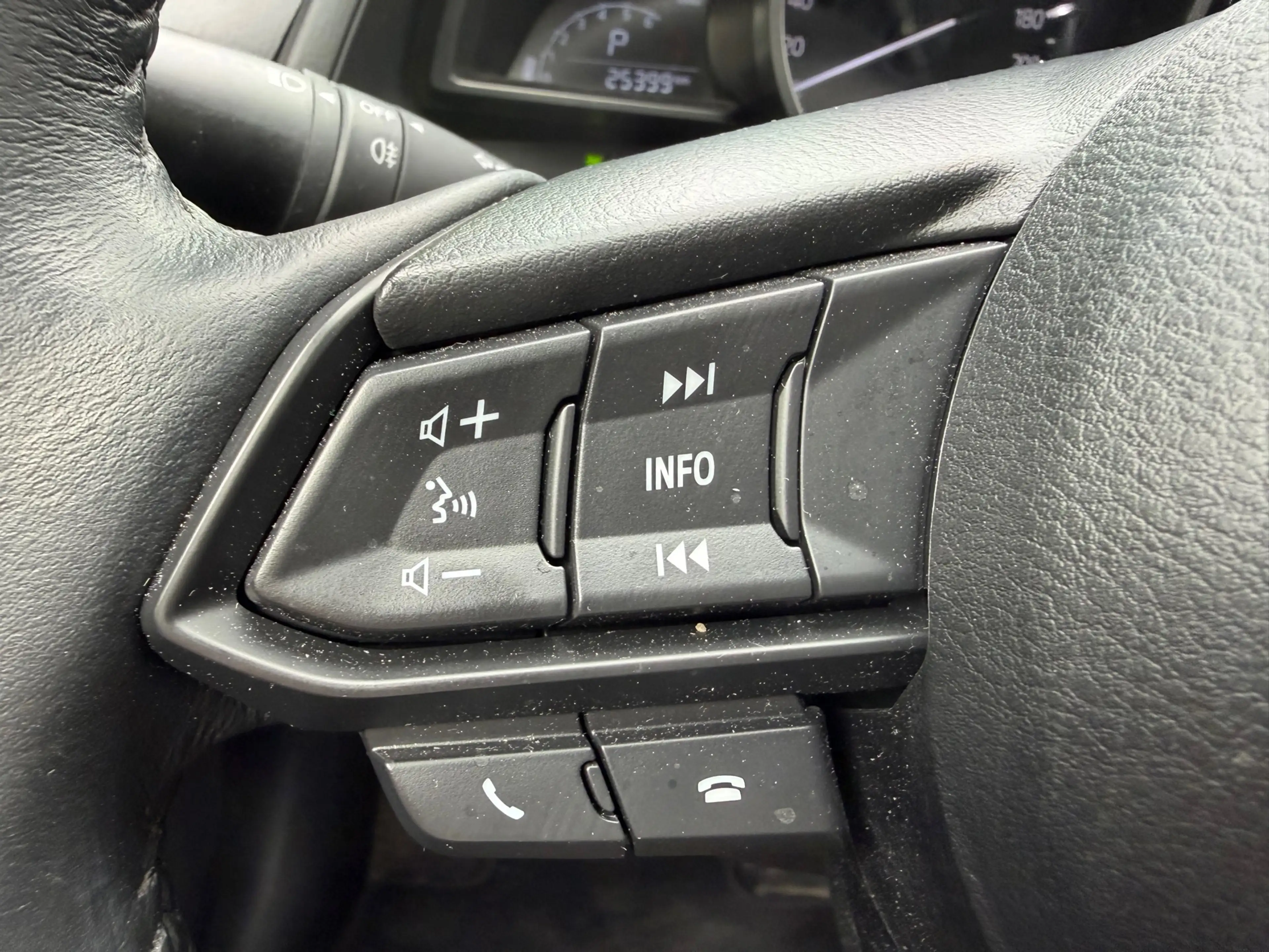 Mazda 2 1.5 SkyActiv-G 90 Homura — photo 20