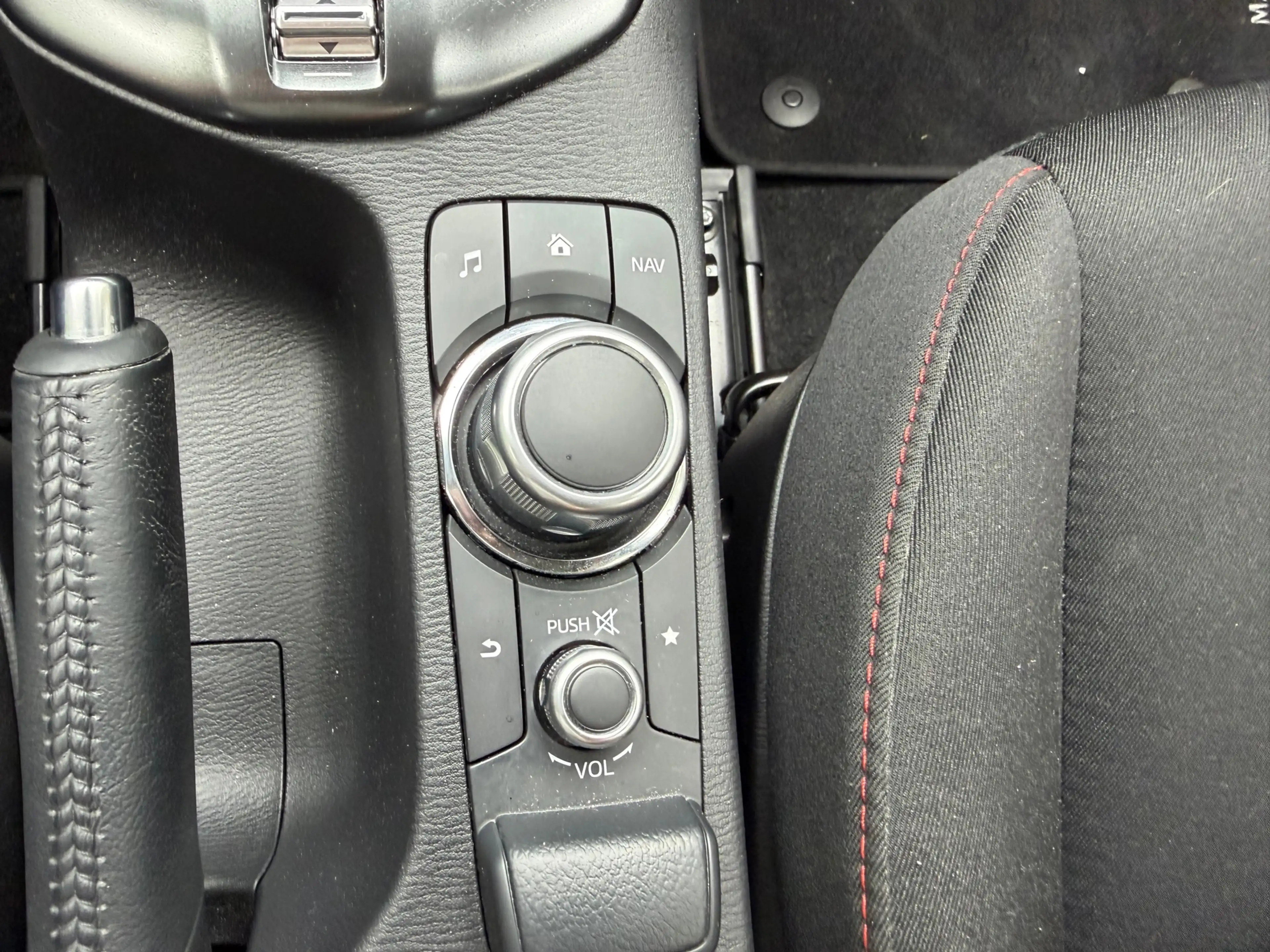 Mazda 2 1.5 SkyActiv-G 90 Homura — photo 29