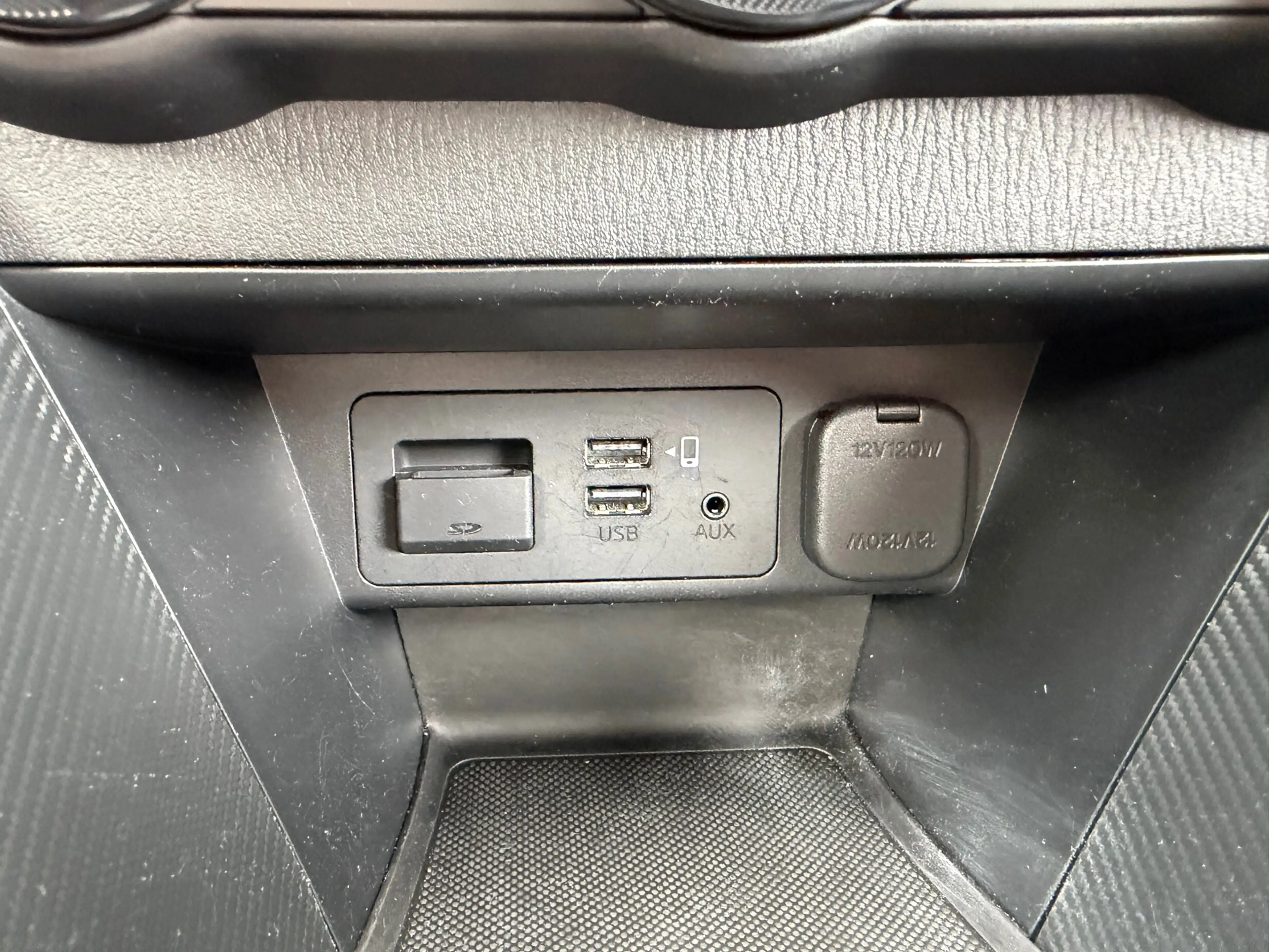 Mazda 2 1.5 SkyActiv-G 90 Homura — photo 32