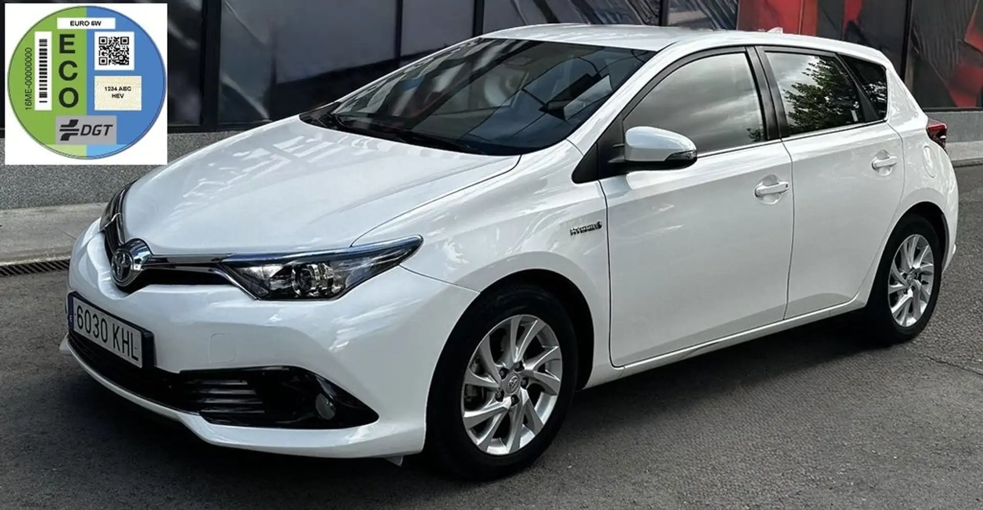 Toyota Auris 1.8 140H Hybrid Active (Business Plus) Wit - 1