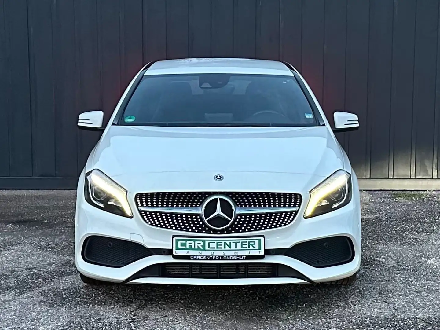 Mercedes-Benz A 220 AMG-LINE 4MATIC,ALCANTARA,TMPMT,NAVI,SHZG Weiß - 2
