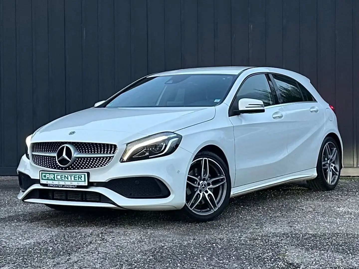 Mercedes-Benz A 220 AMG-LINE 4MATIC,ALCANTARA,TMPMT,NAVI,SHZG Weiß - 1