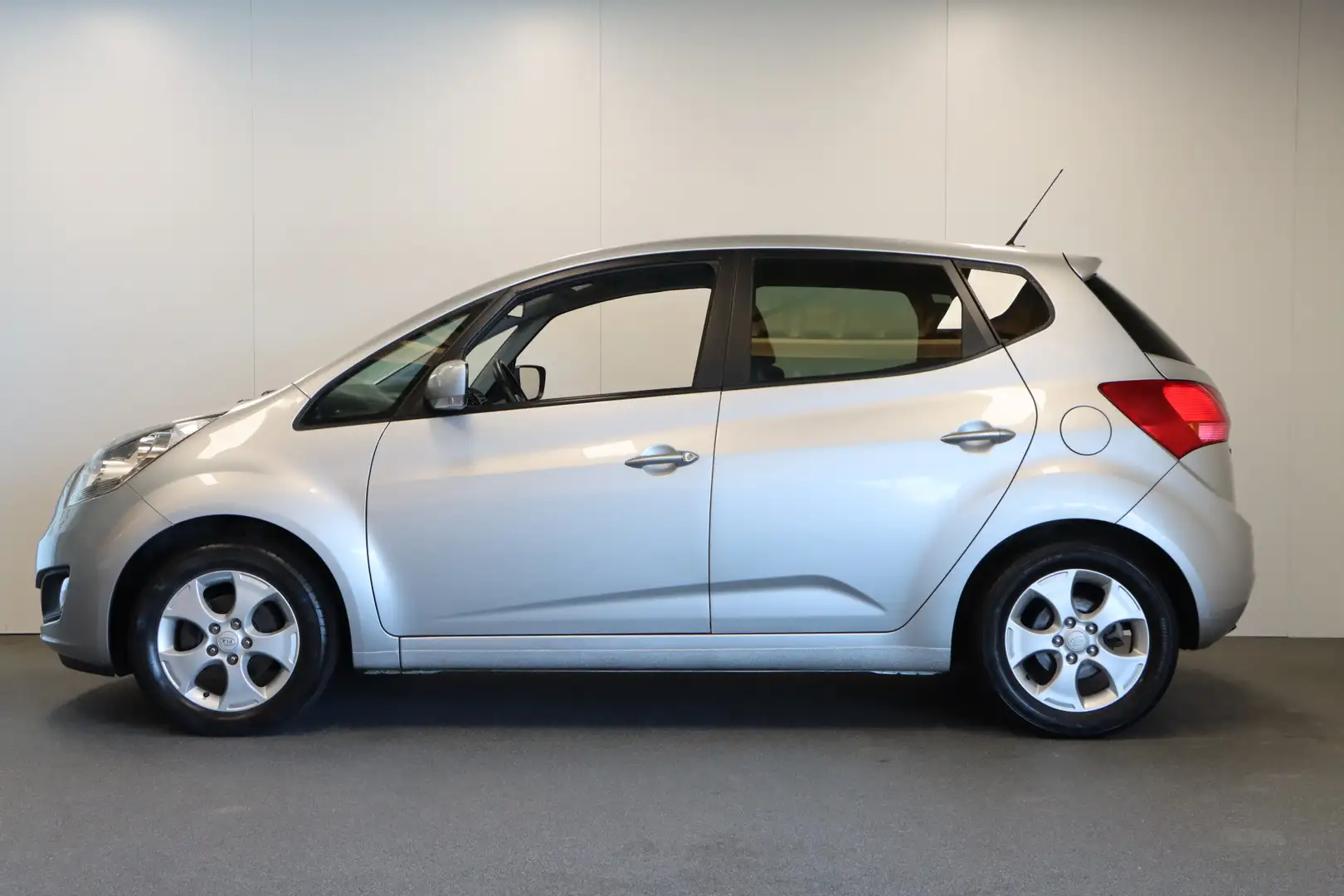 Kia Venga 1.4 CVVT Super Pack Trekhaak Gris - 2