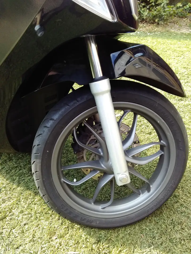 Piaggio Medley 125 Czarny - 2