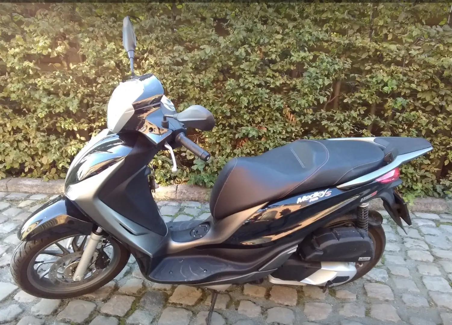 Piaggio Medley 125 Чорний - 1