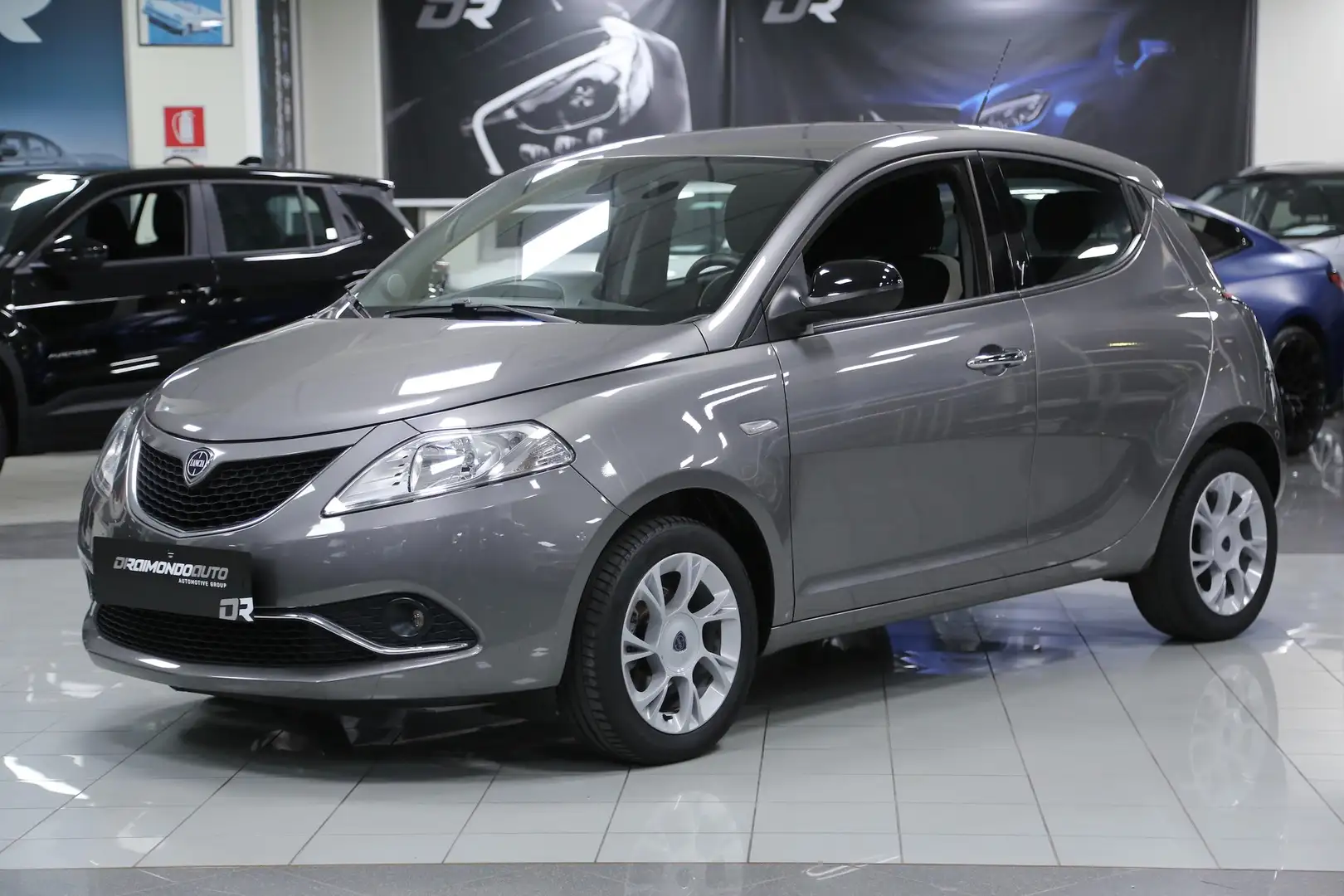 Lancia Ypsilon 1.2 69 cv Gold Gris - 1
