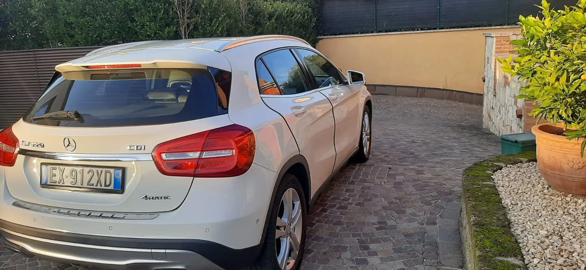 Mercedes-Benz GLA 220 GLA-X156 2014 d (cdi) Sport 4matic 170cv auto Bianco - 2