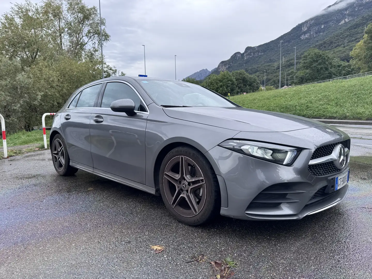 Mercedes-Benz A 180 A 180 Sport auto AMG LINE Grau - 2