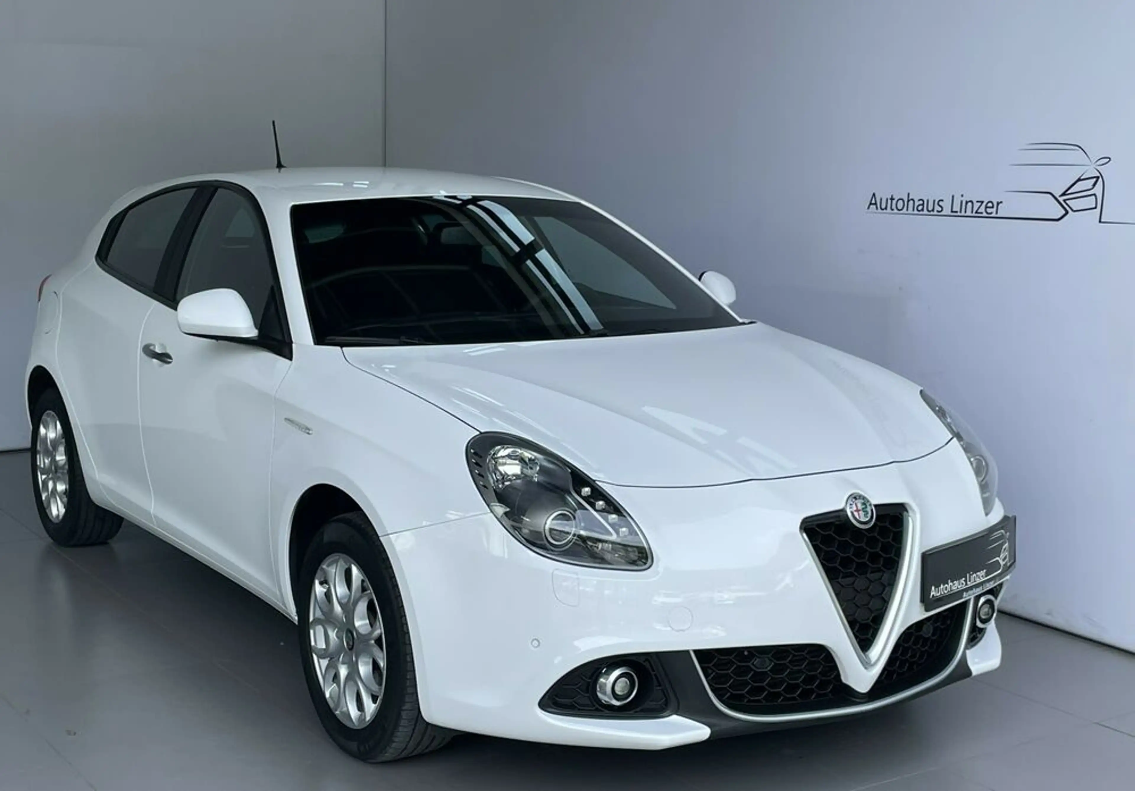 Alfa Romeo Giulietta Super *Bi-Xenon*PDC*Kamera*SitzH*DAB*