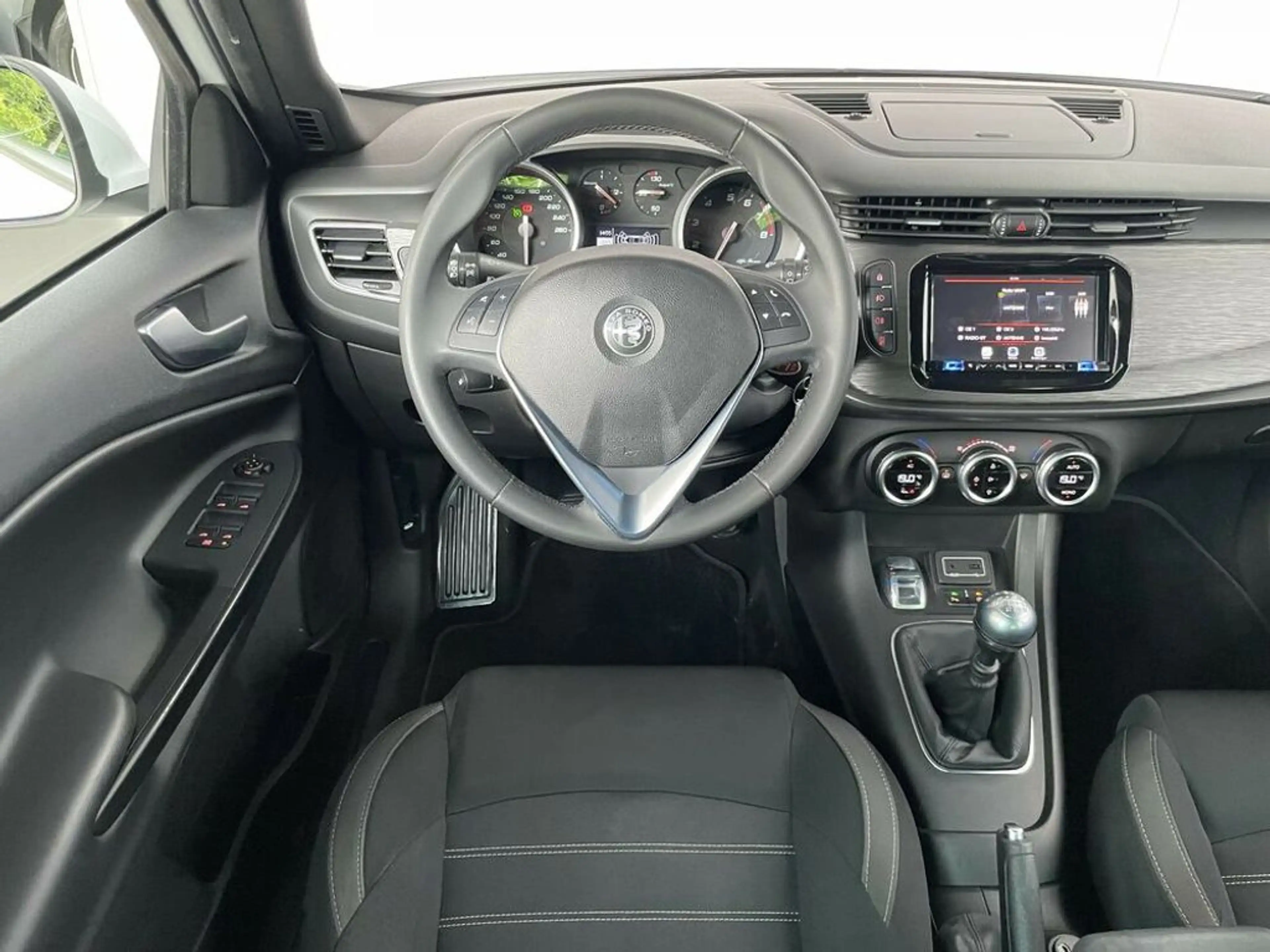Alfa Romeo Giulietta Super *Bi-Xenon*PDC*Kamera*SitzH*DAB* — photo 5