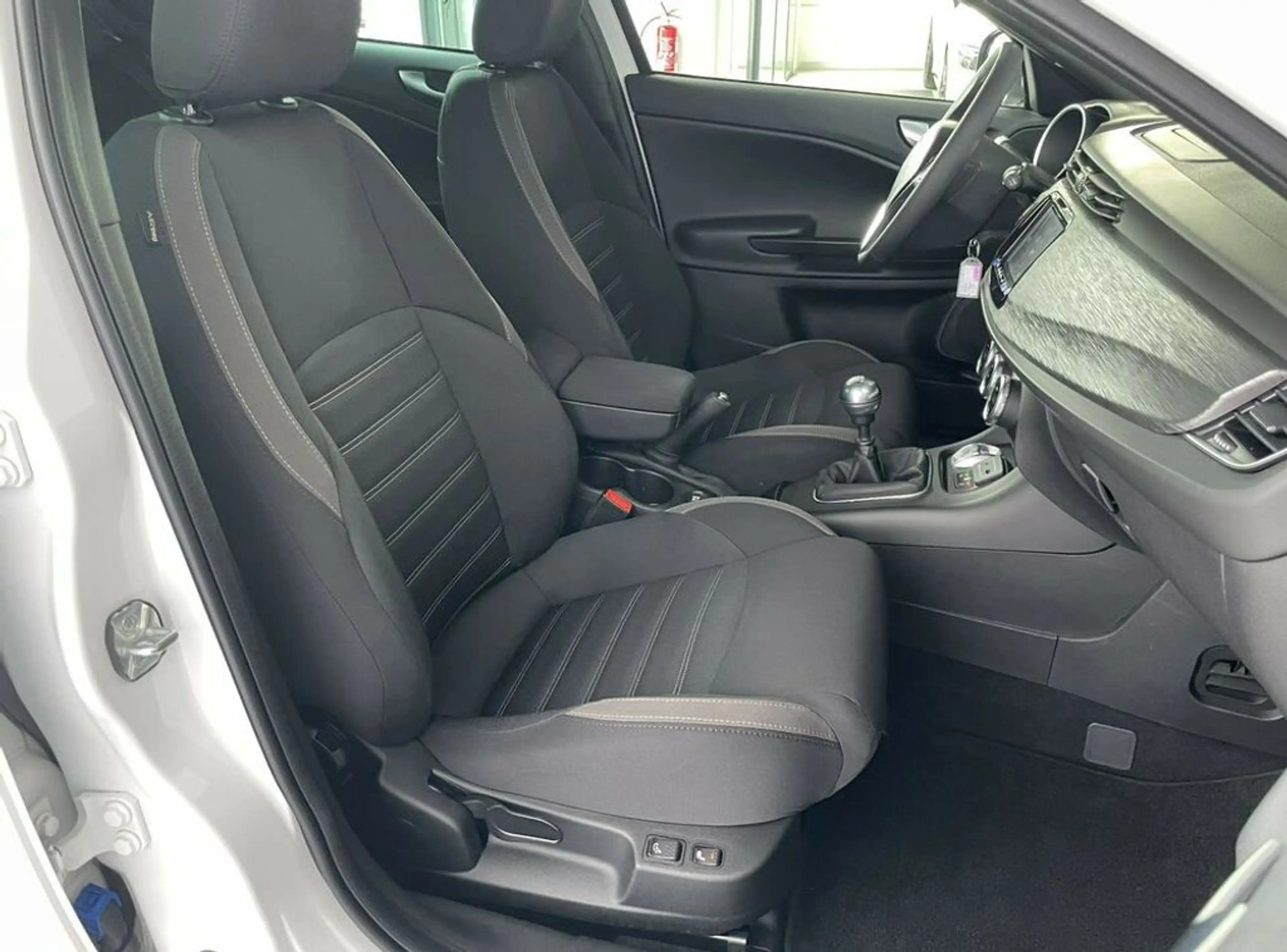 Alfa Romeo Giulietta Super *Bi-Xenon*PDC*Kamera*SitzH*DAB* — photo 13
