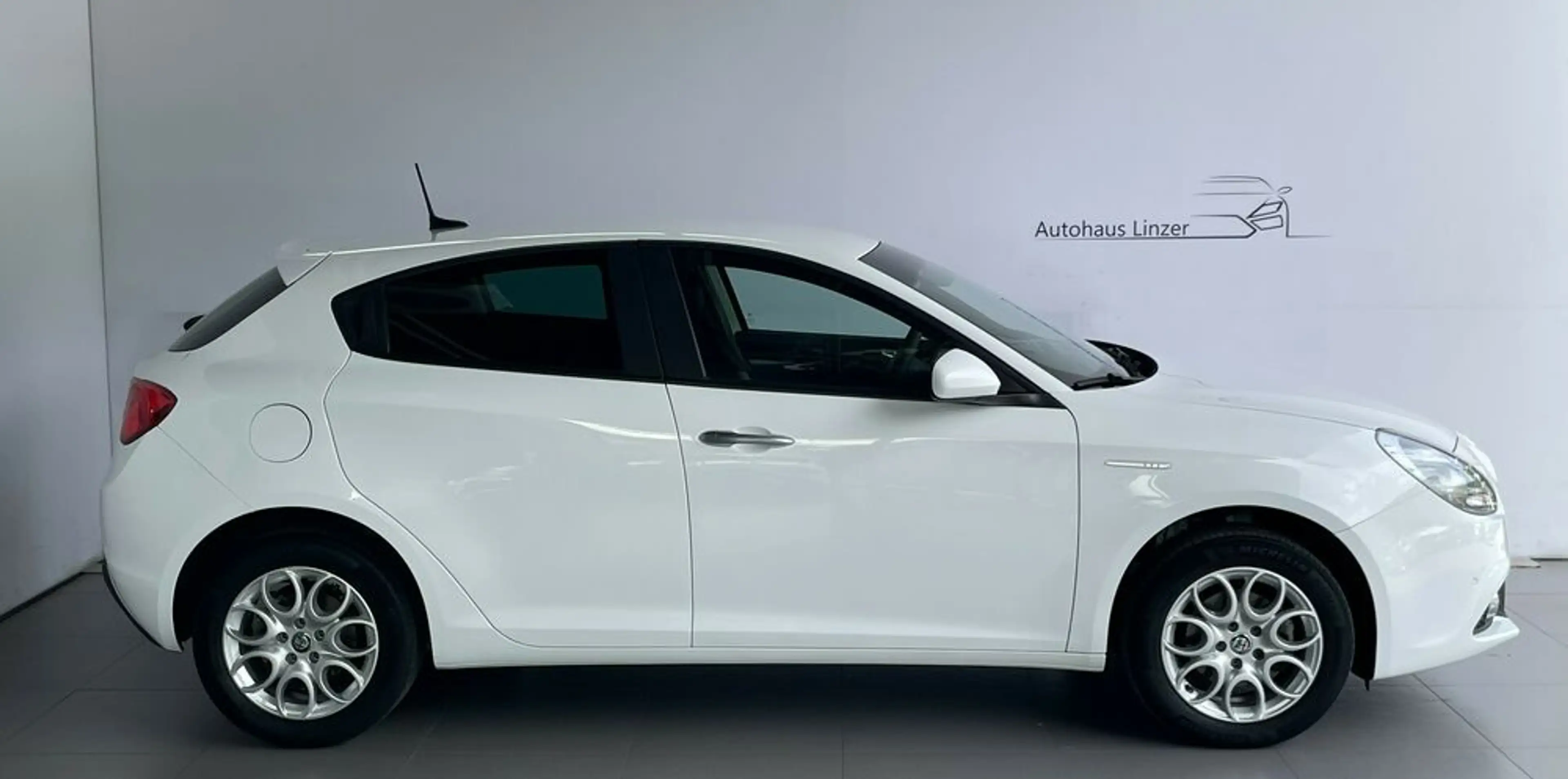 Alfa Romeo Giulietta Super *Bi-Xenon*PDC*Kamera*SitzH*DAB* — photo 4