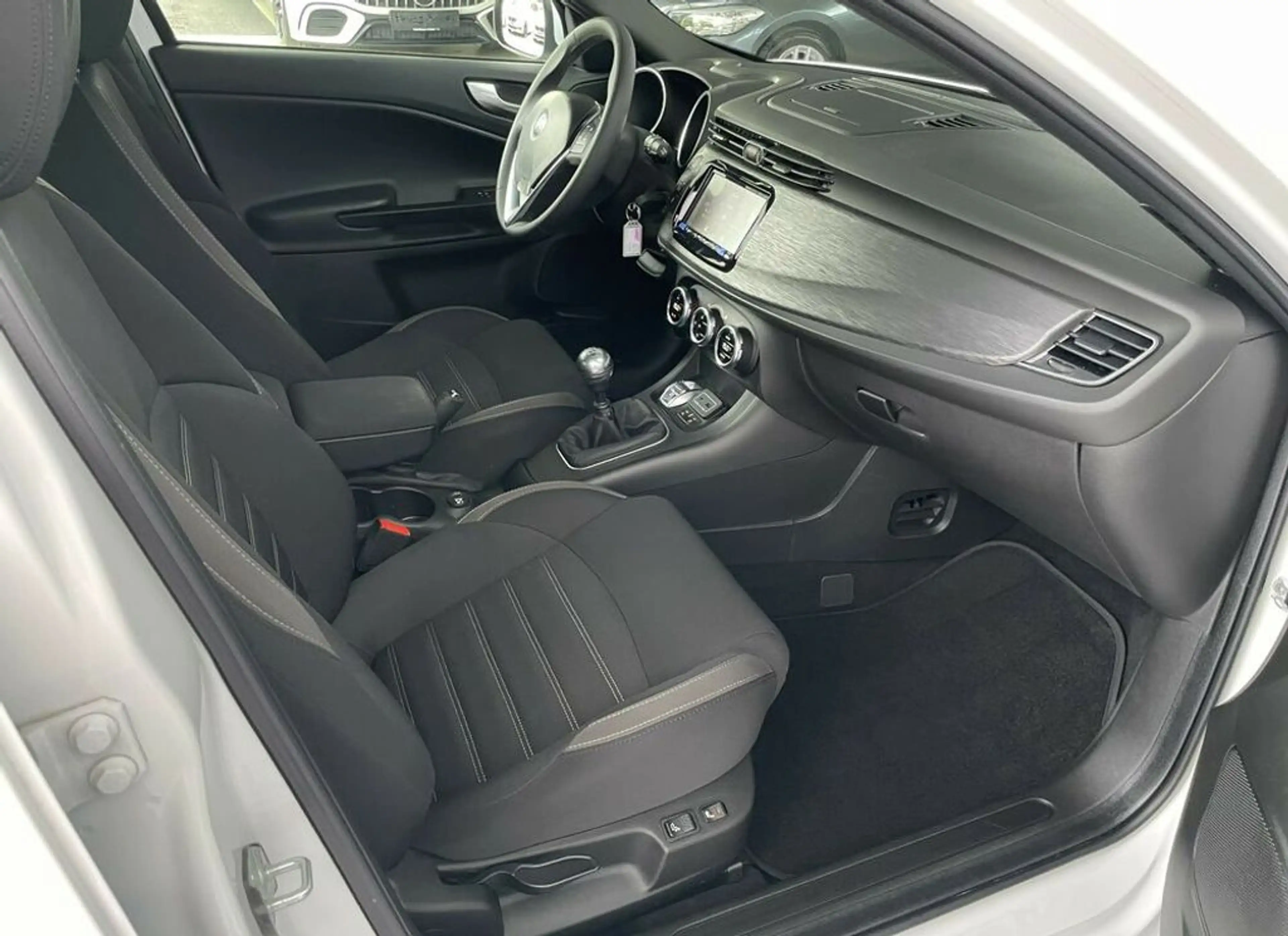 Alfa Romeo Giulietta Super *Bi-Xenon*PDC*Kamera*SitzH*DAB* — photo 12