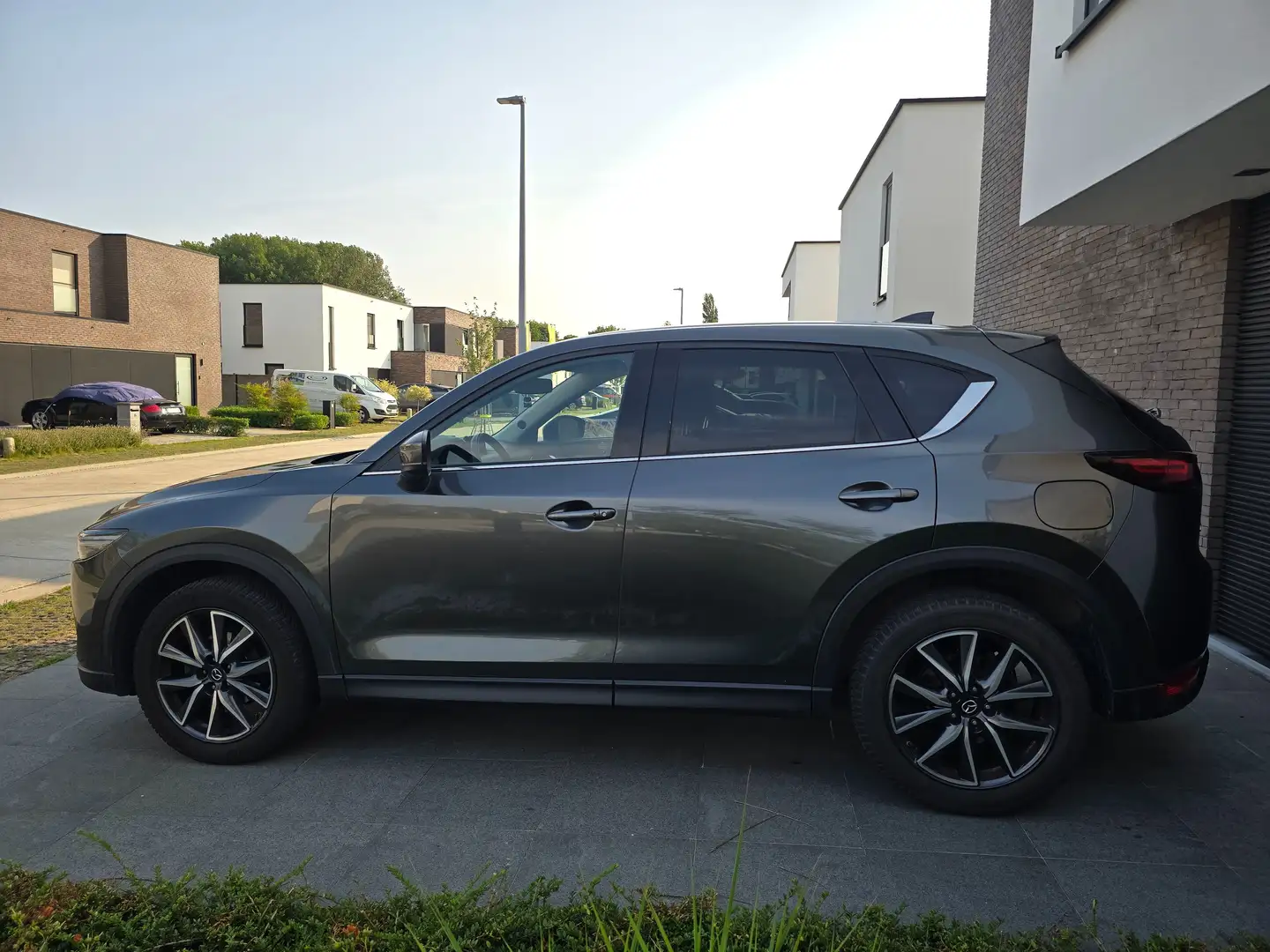 Mazda CX-5 2.0 SKYACTIV-G 6MT 163PK SKYDRIVE PRESTIGE EDITION Gris - 2