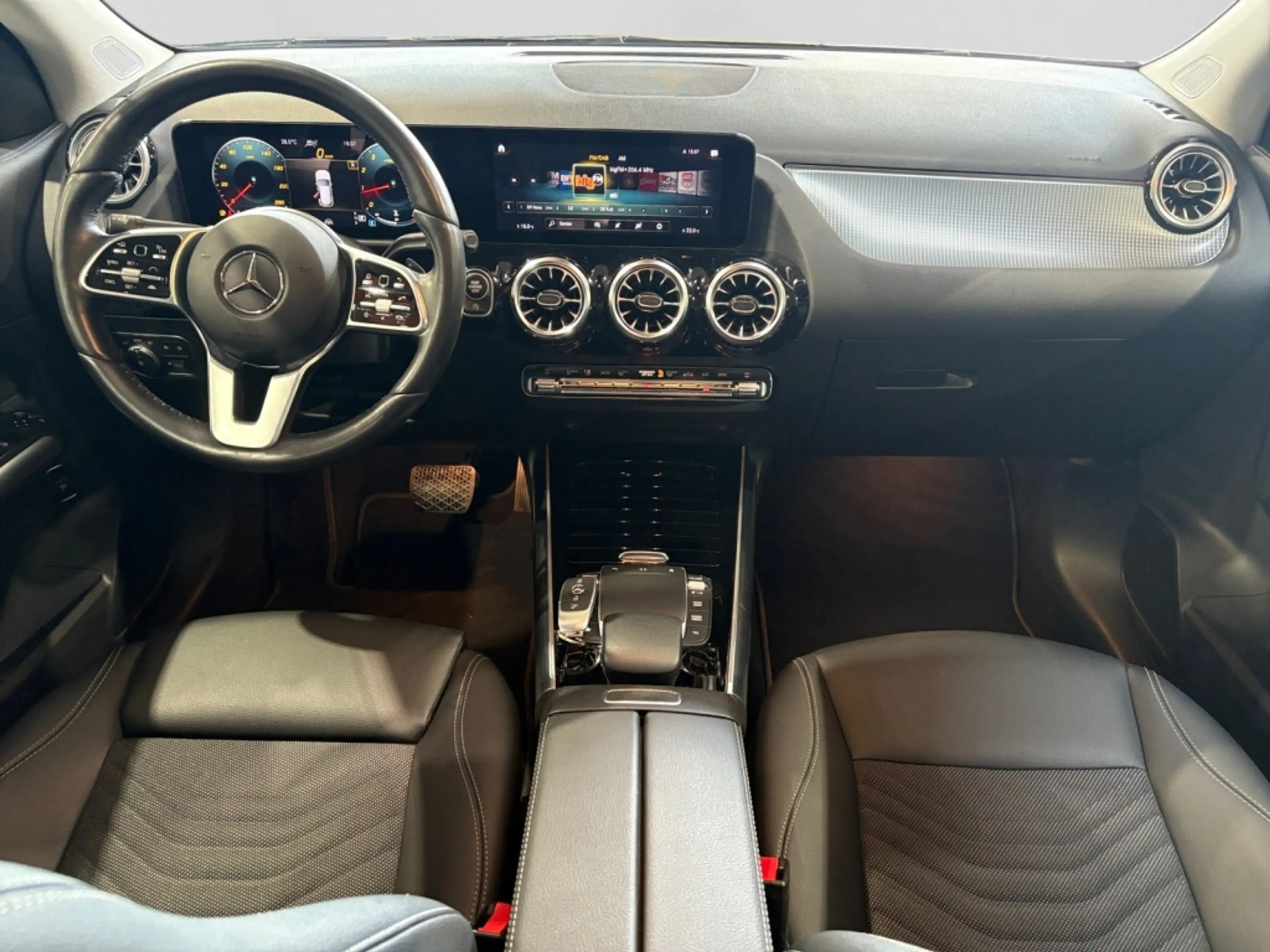 Mercedes-Benz GLA 200 PROGRESSIVE|MBEAM|DISTR|PANO|AHK|360|SHZ — photo 11