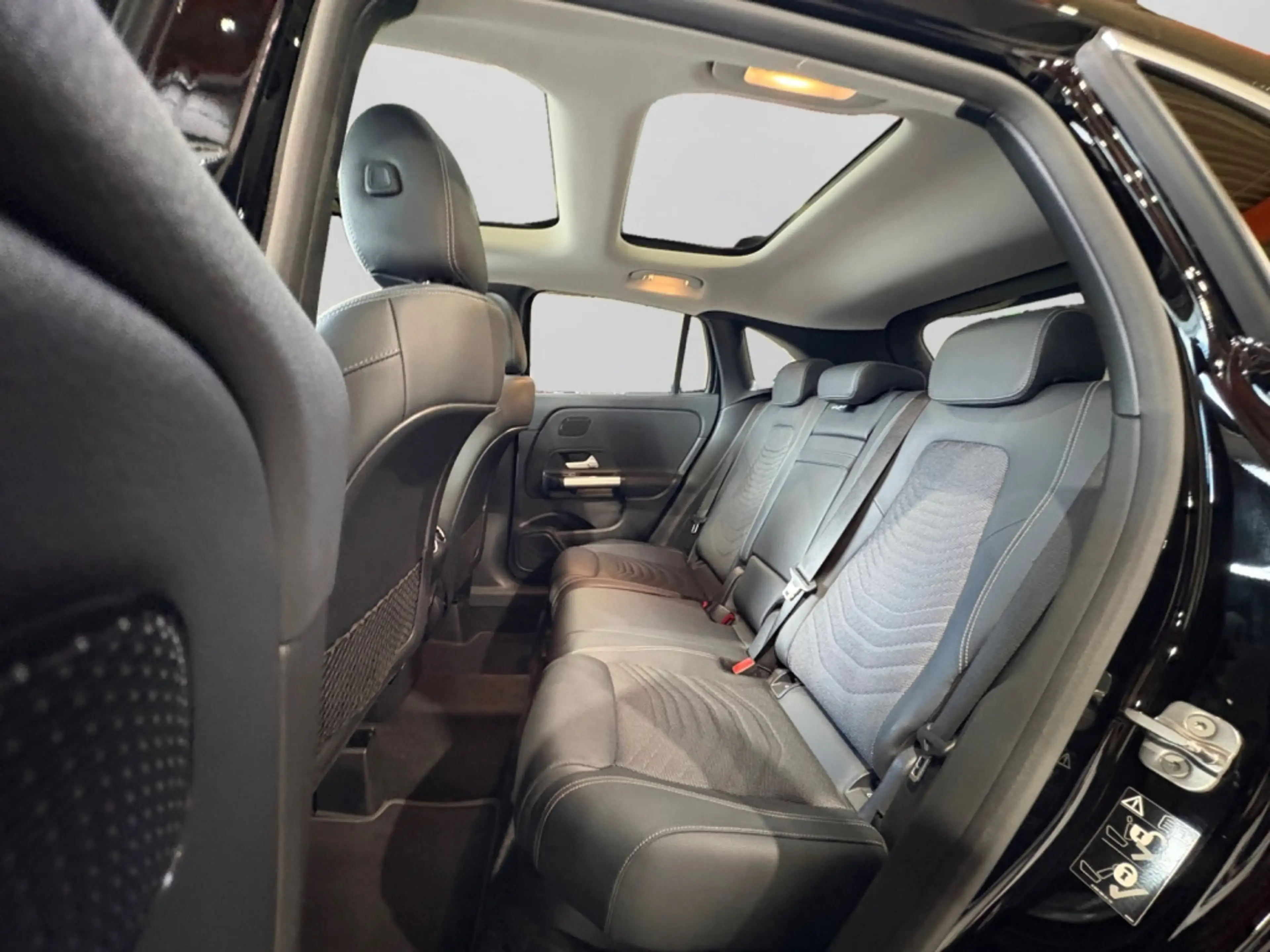 Mercedes-Benz GLA 200 PROGRESSIVE|MBEAM|DISTR|PANO|AHK|360|SHZ — photo 14