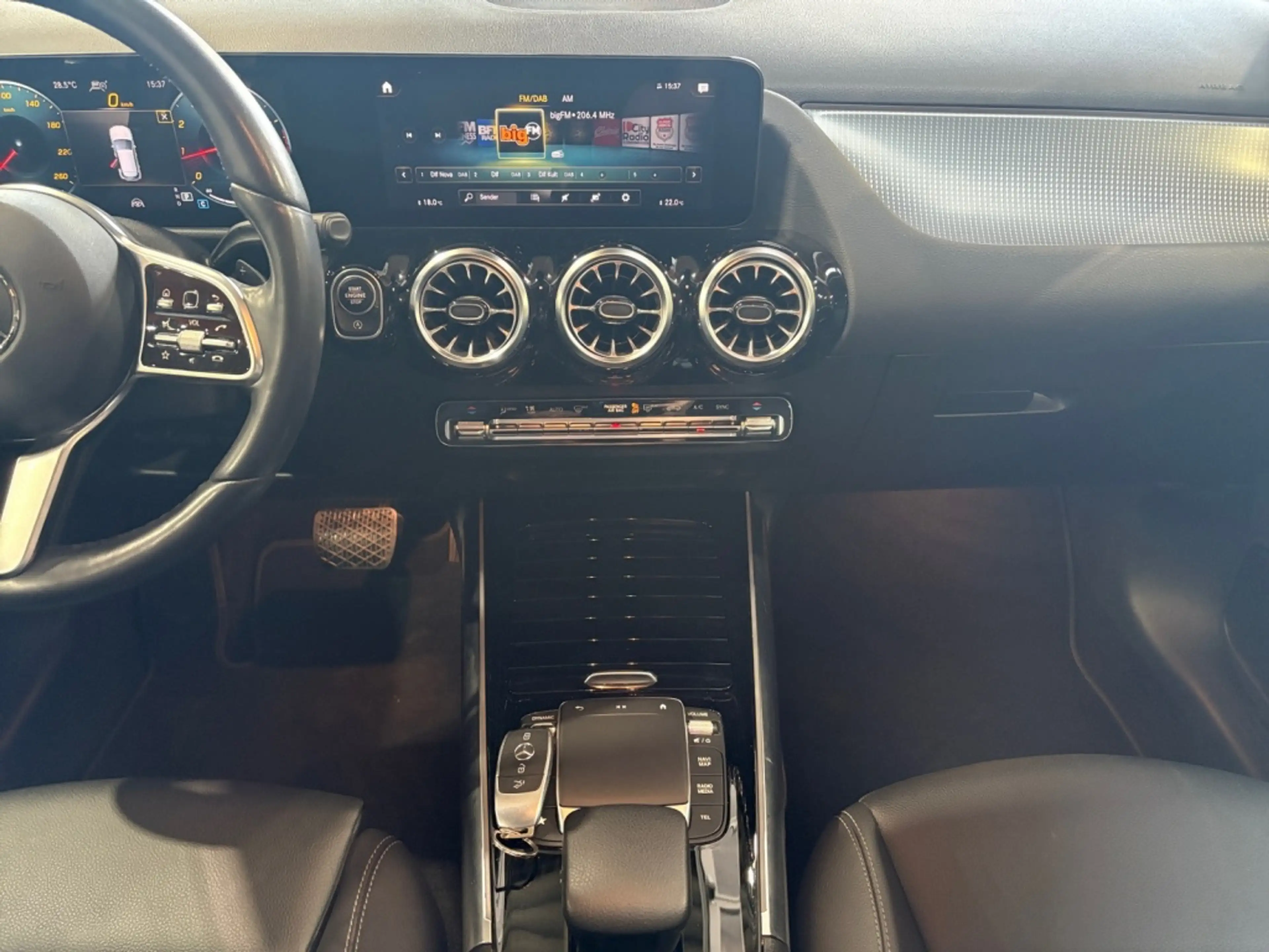 Mercedes-Benz GLA 200 PROGRESSIVE|MBEAM|DISTR|PANO|AHK|360|SHZ — photo 12