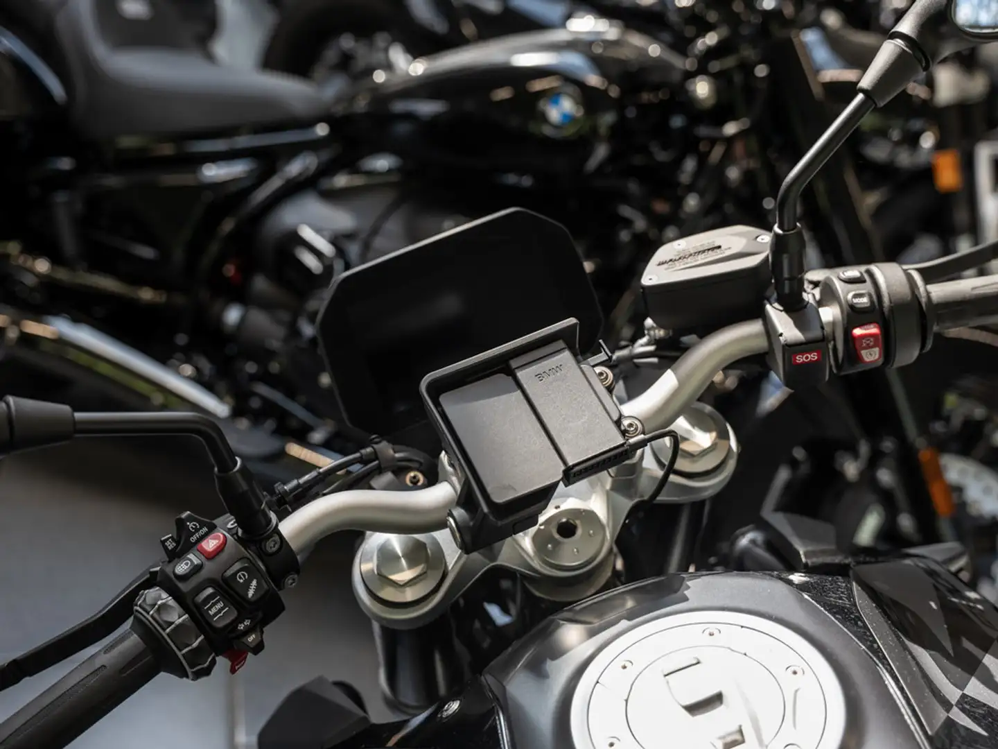BMW F 900 R Triple Black KOMFORT-P. TOUREN-P. Schwarz - 2