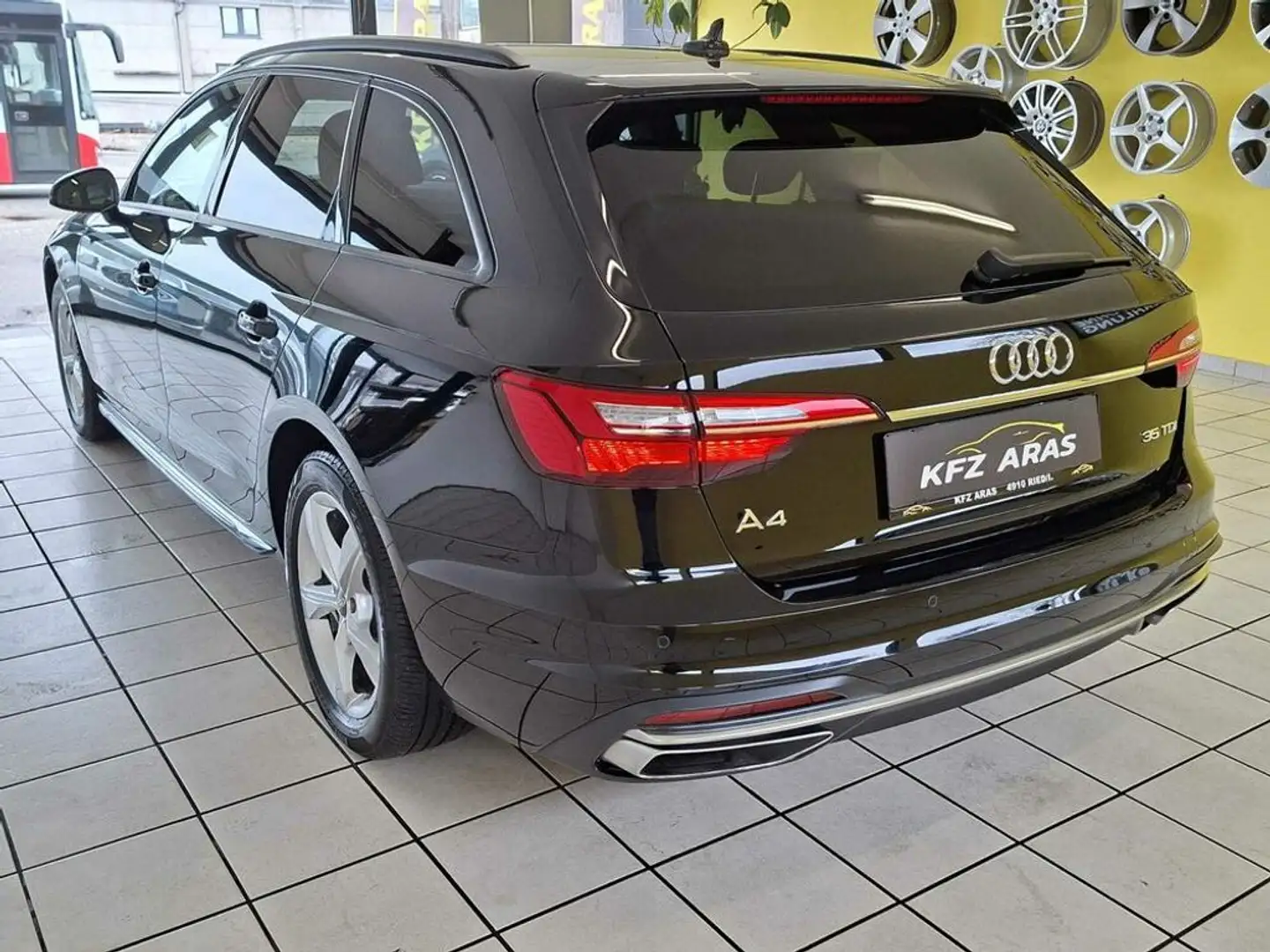 Audi A4 35 TDI advanced 1.BESITZ, PDC, NAVI, LED, SITZH Schwarz - 2