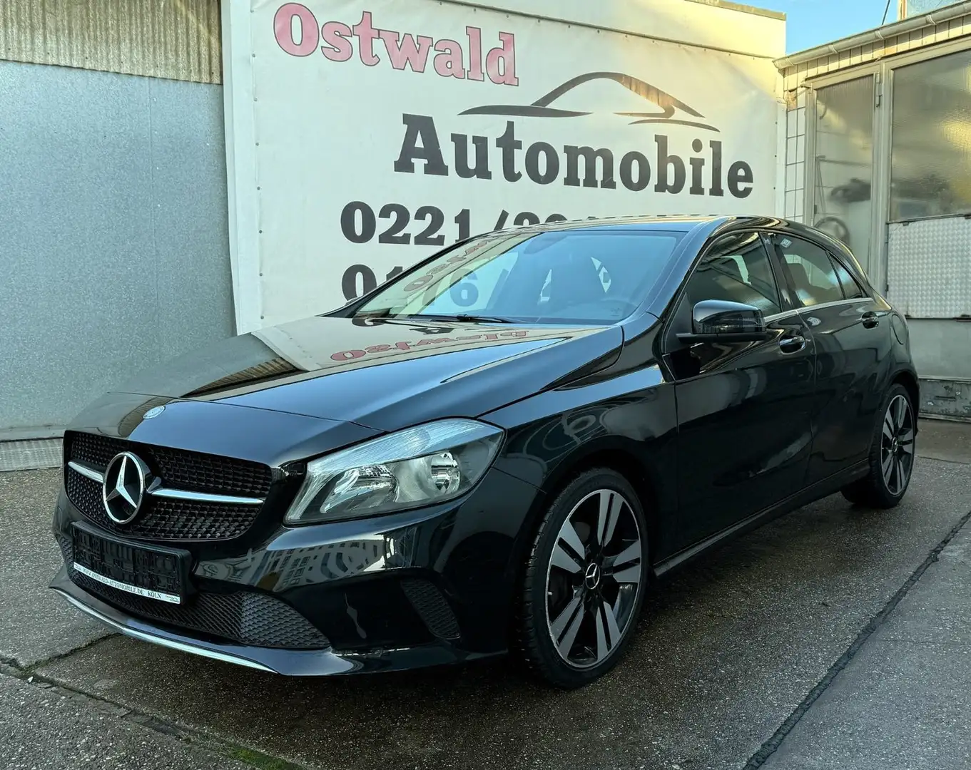 Mercedes-Benz A 160 Klasse Style Klima Euro6 Alu 1.Hand Schwarz - 1