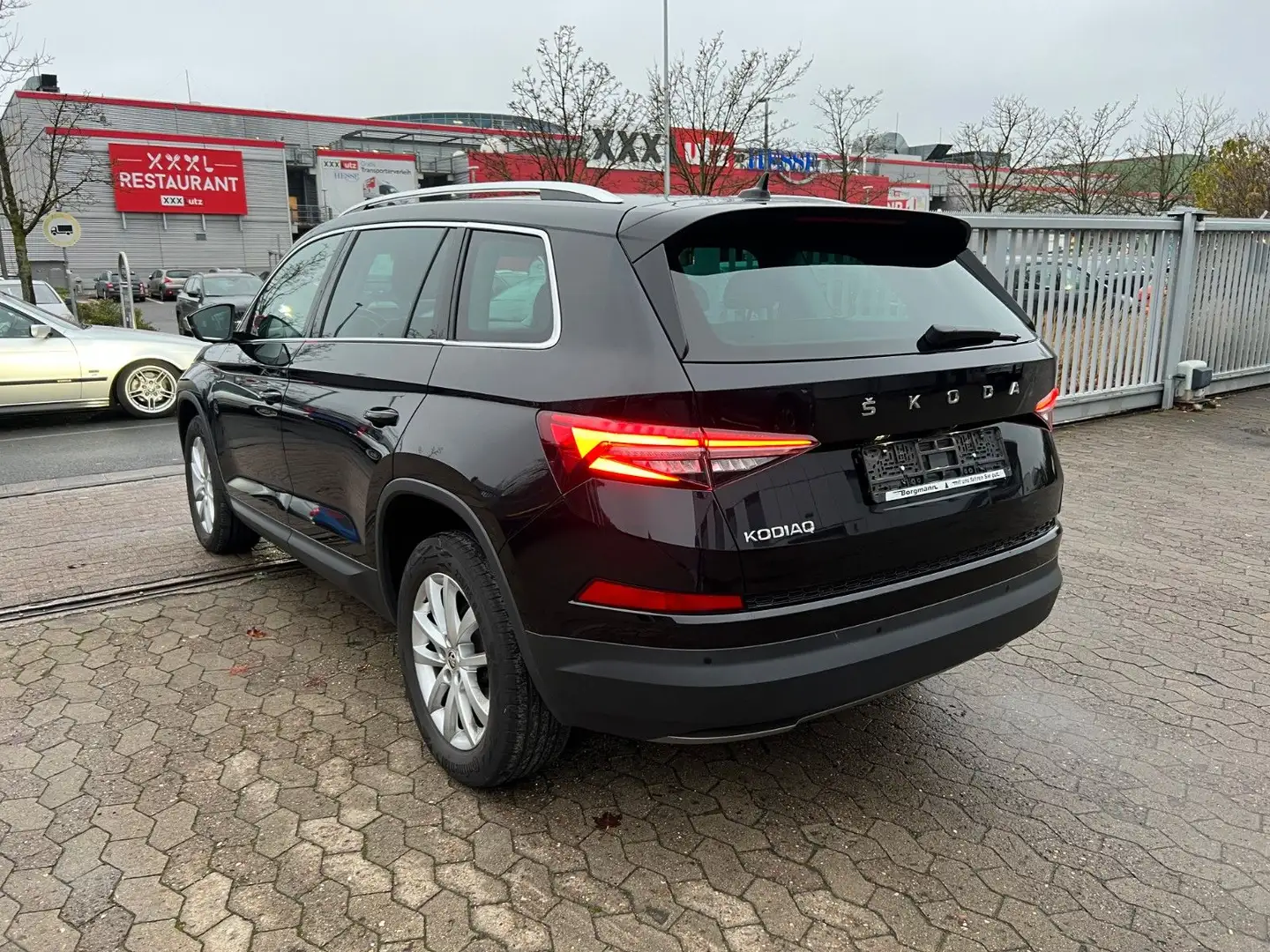 Skoda Kodiaq Style VIRTUAL*ACC*KAMERA*AHK*LEDER*APP Schwarz - 2