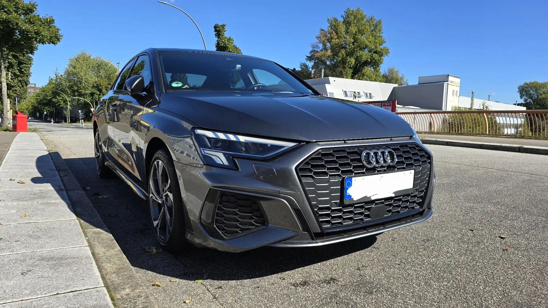 Audi A3 35 TFSI Limousine S tronic line Grau - 1