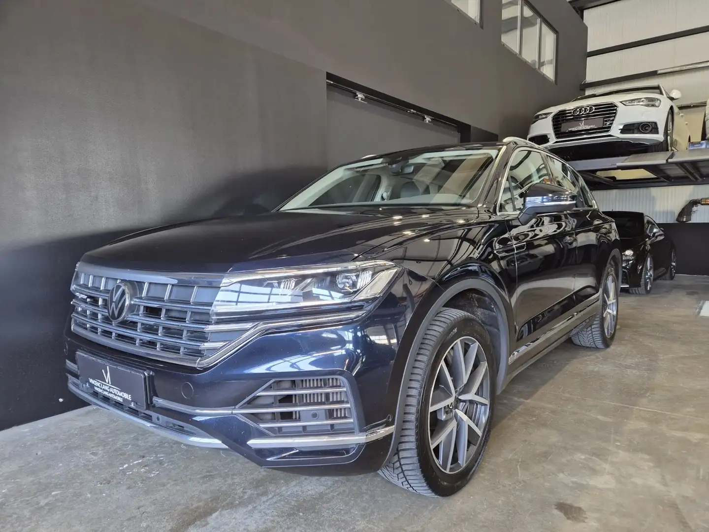 Volkswagen Touareg Atmosphere 4Motion eHybrid 1.HAND Blau - 1