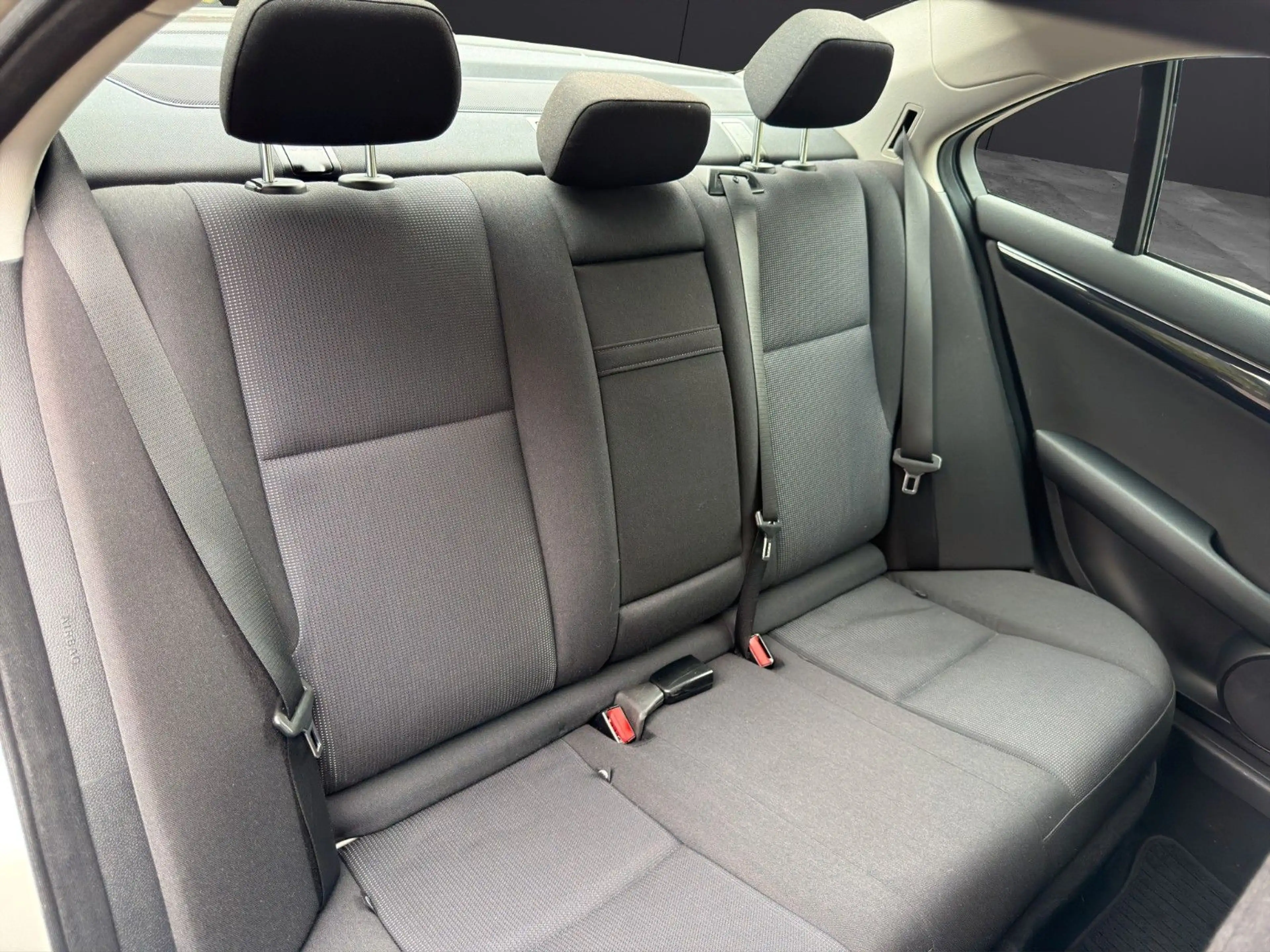 Mercedes-Benz C 180 C Limousine C 180 / AUTOMATIK / GEPFLEGT — photo 13