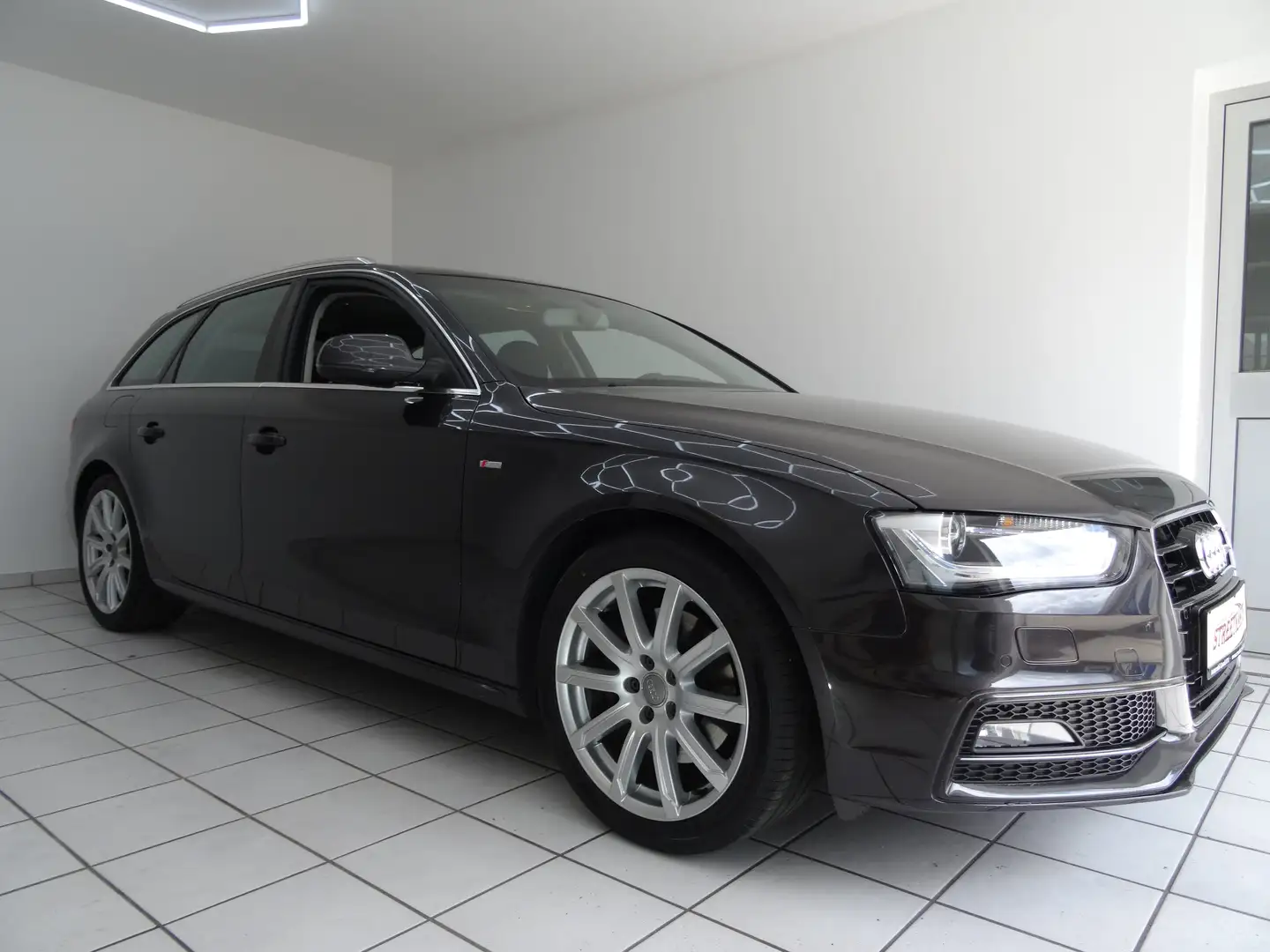 Audi A4 Avant Ambition S-Line Klima PDC AHK BC SH Grau - 1