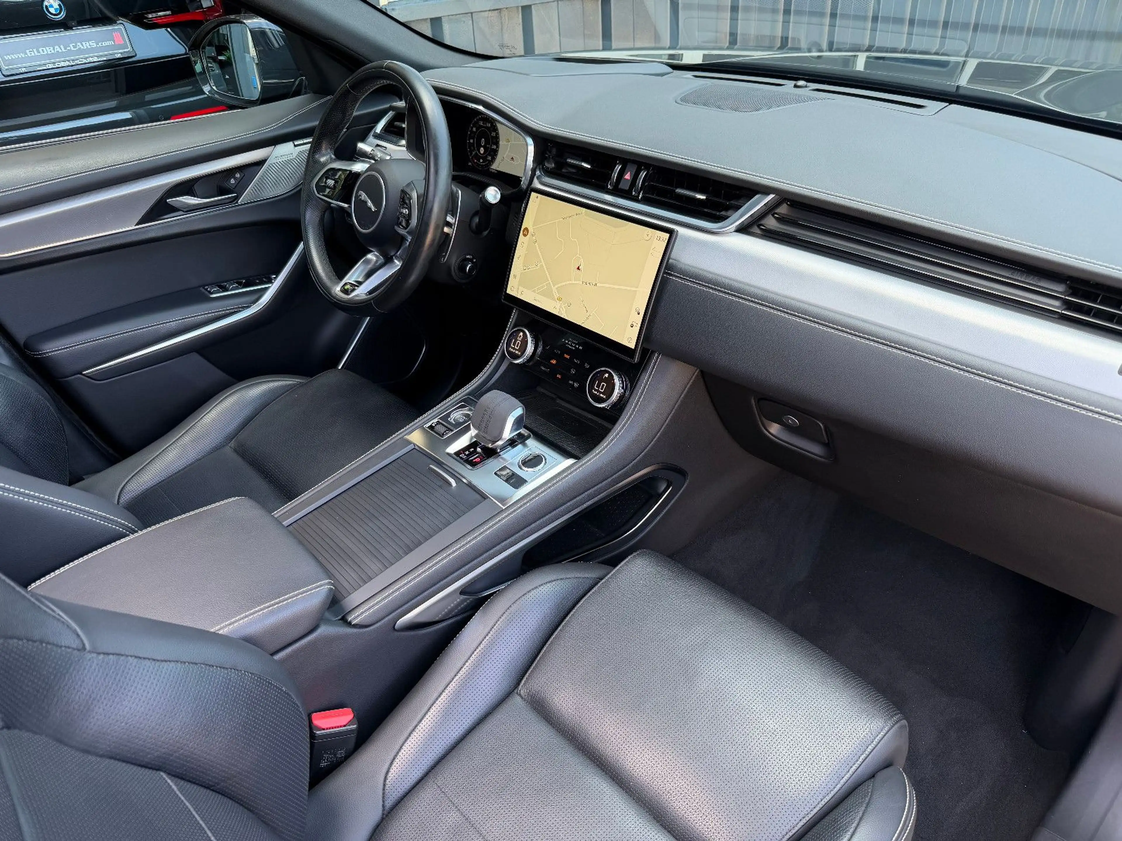 Jaguar F-Pace F-PACE P400e R-DYNAMIC S*ACC*HUD*PIXEL*PANO*20" — photo 5