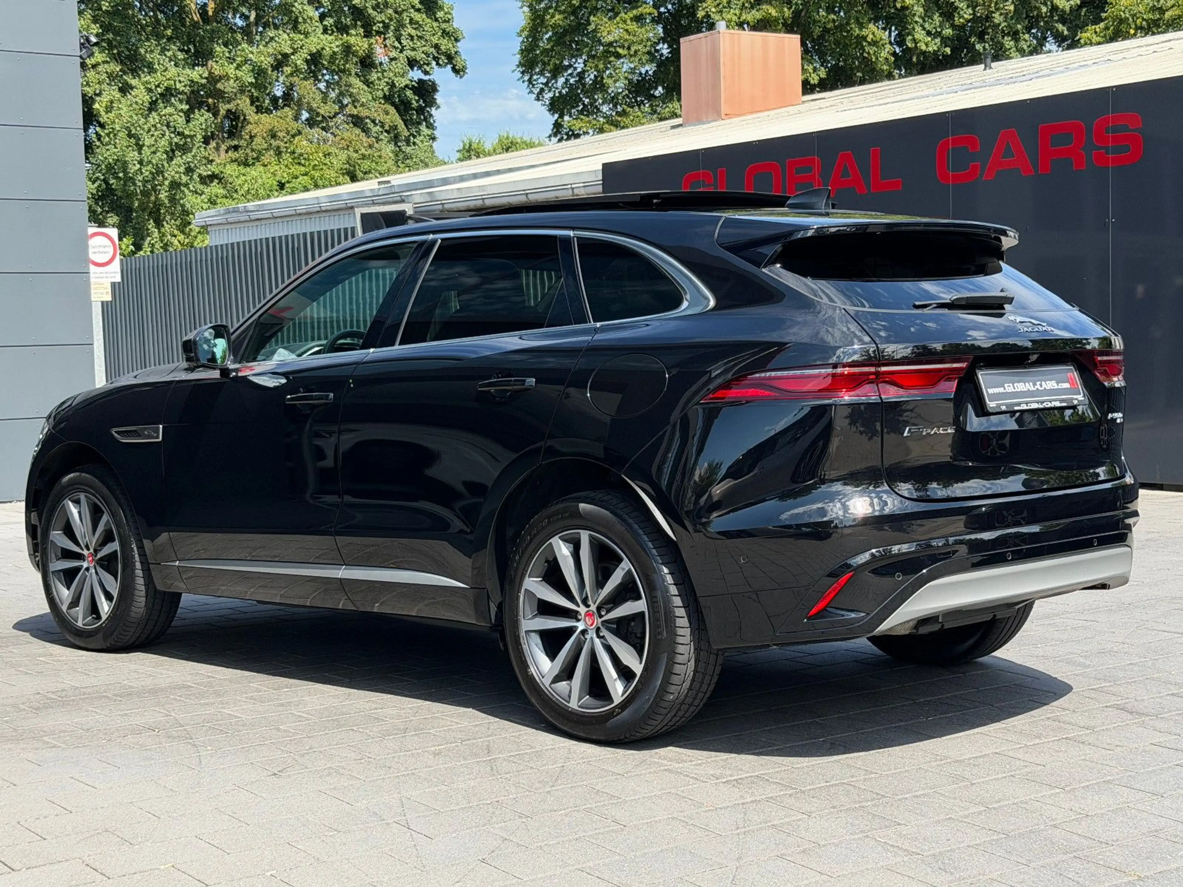 Jaguar F-Pace F-PACE P400e R-DYNAMIC S*ACC*HUD*PIXEL*PANO*20" — photo 11