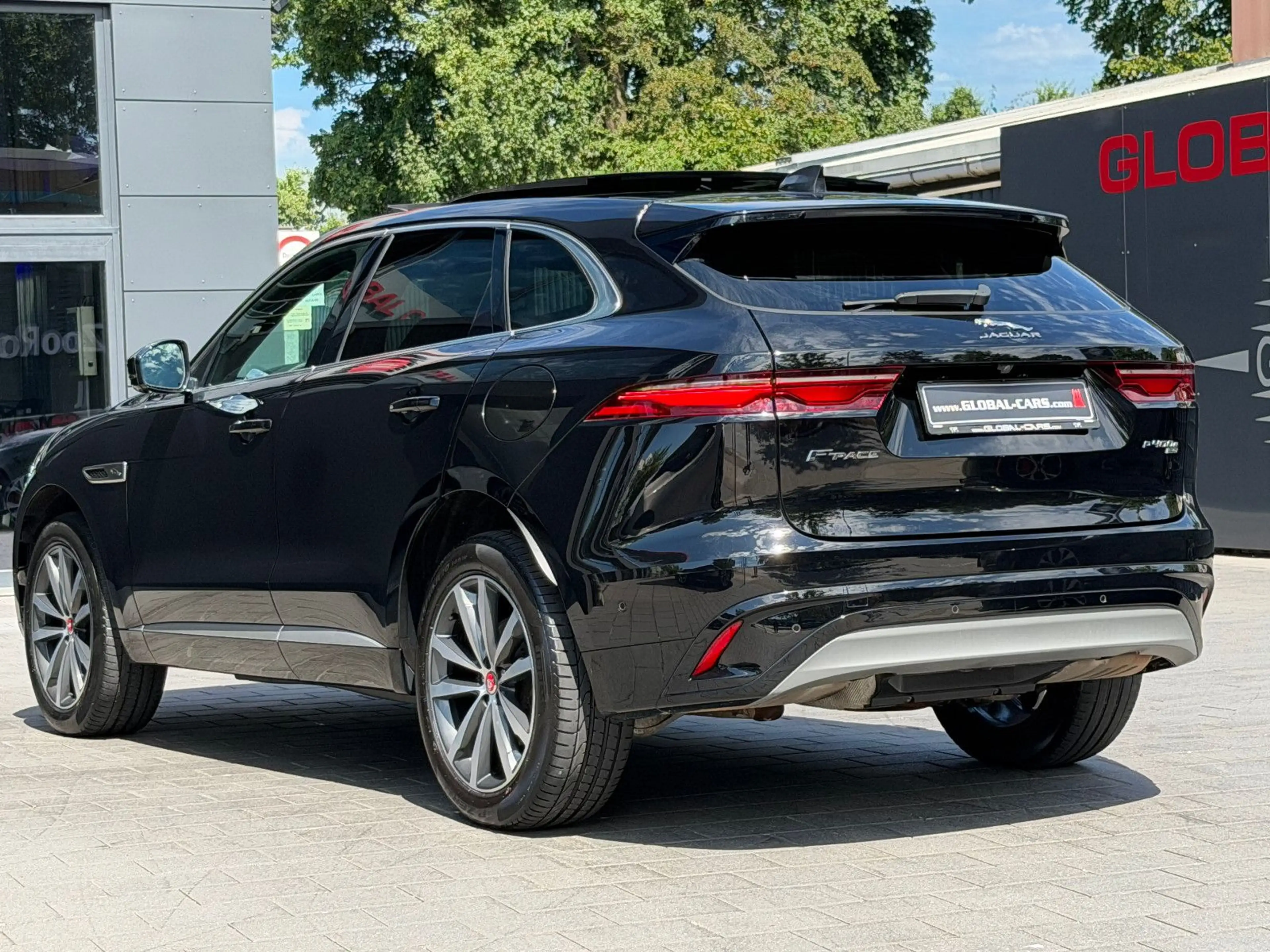 Jaguar F-Pace F-PACE P400e R-DYNAMIC S*ACC*HUD*PIXEL*PANO*20" — photo 2