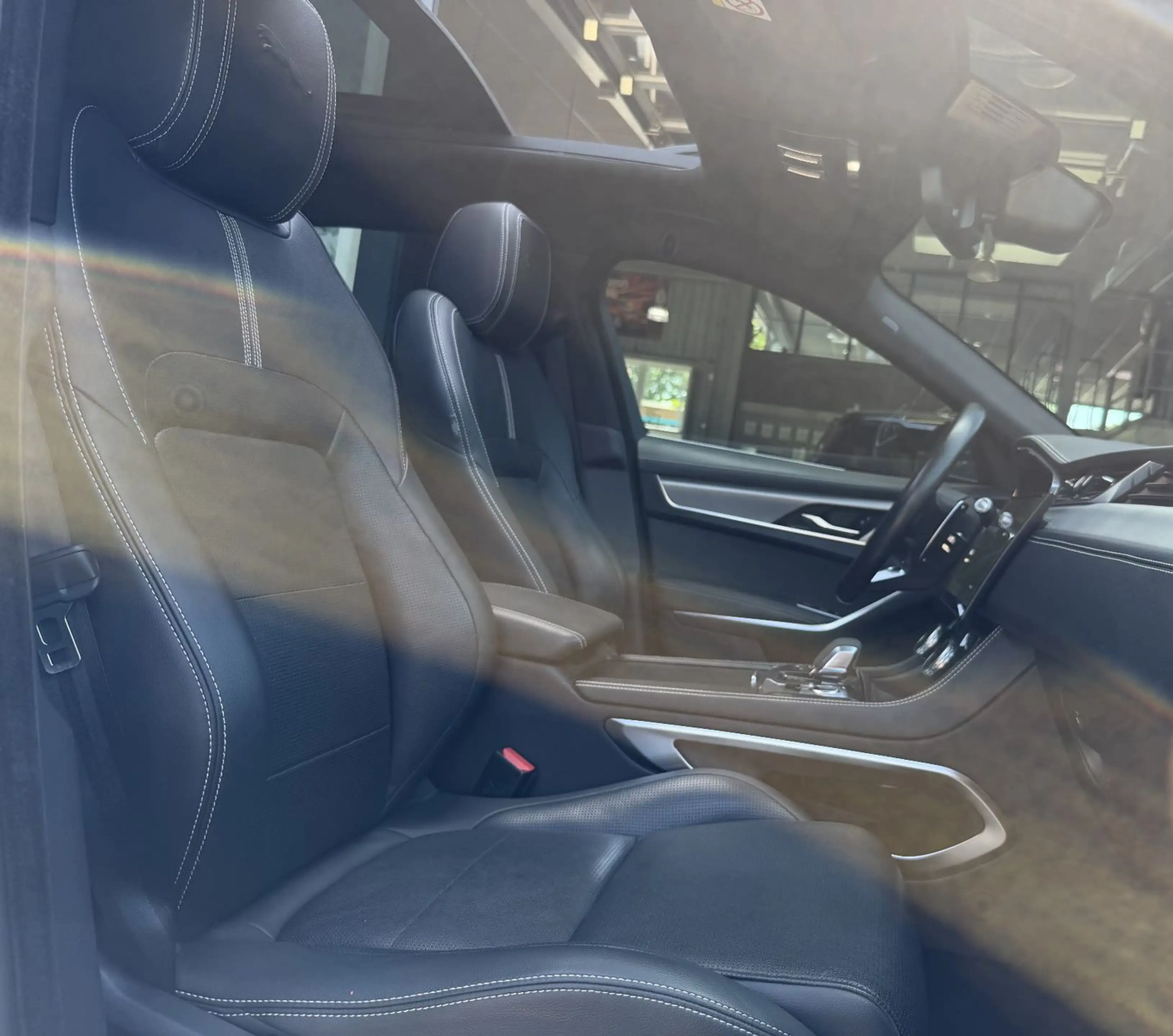 Jaguar F-Pace F-PACE P400e R-DYNAMIC S*ACC*HUD*PIXEL*PANO*20" — photo 7