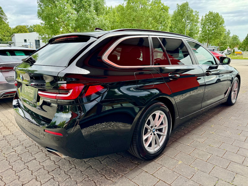 BMW 530 d Touring xDrive*DrivAss*ParkA+*DAB*RFK*AHK* — photo 5