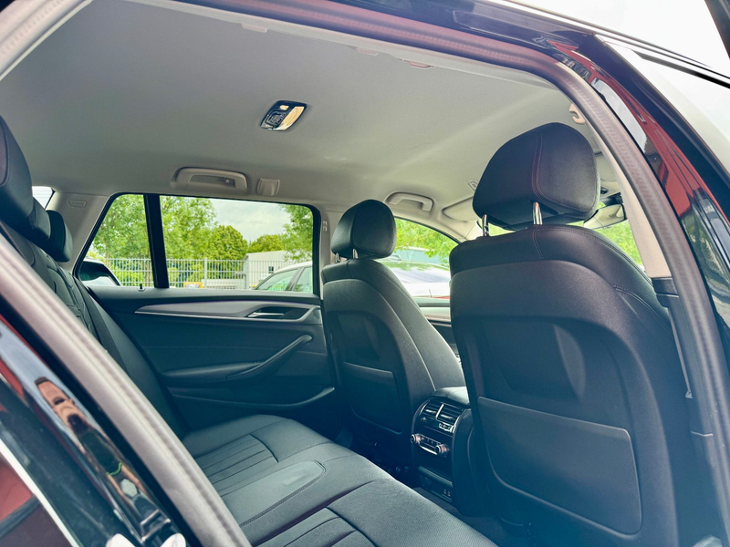 BMW 530 d Touring xDrive*DrivAss*ParkA+*DAB*RFK*AHK* — photo 11