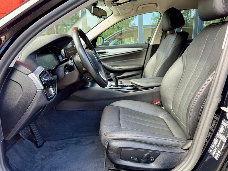 BMW 530 d Touring xDrive*DrivAss*ParkA+*DAB*RFK*AHK* — photo 8