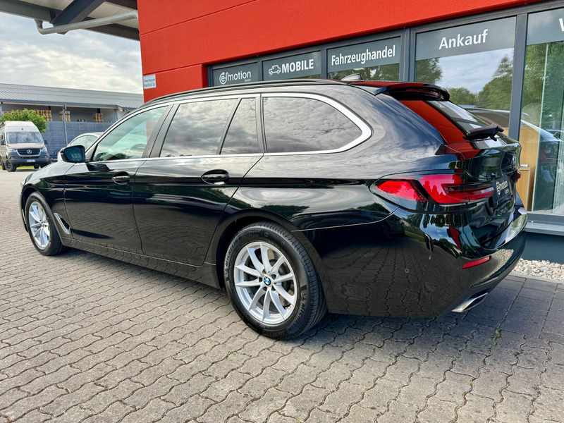 BMW 530 d Touring xDrive*DrivAss*ParkA+*DAB*RFK*AHK* — photo 3