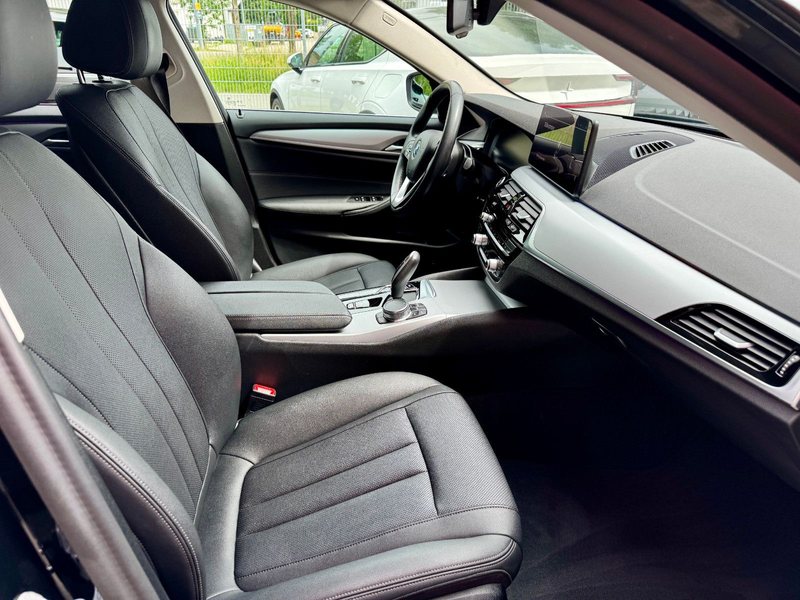 BMW 530 d Touring xDrive*DrivAss*ParkA+*DAB*RFK*AHK* — photo 9