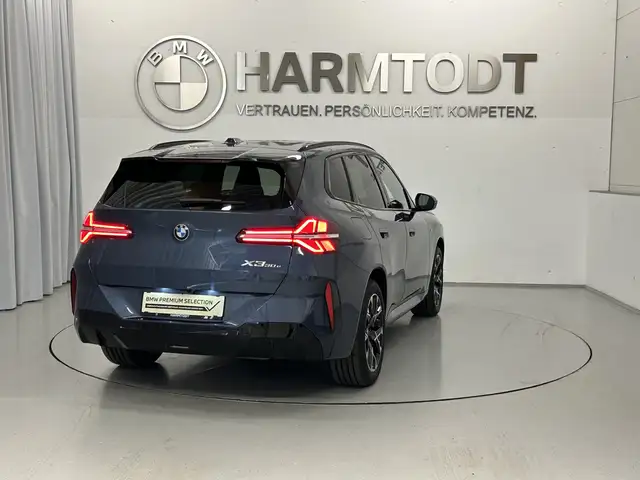 BMW X3 view 5