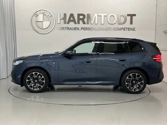 BMW X3 view 3