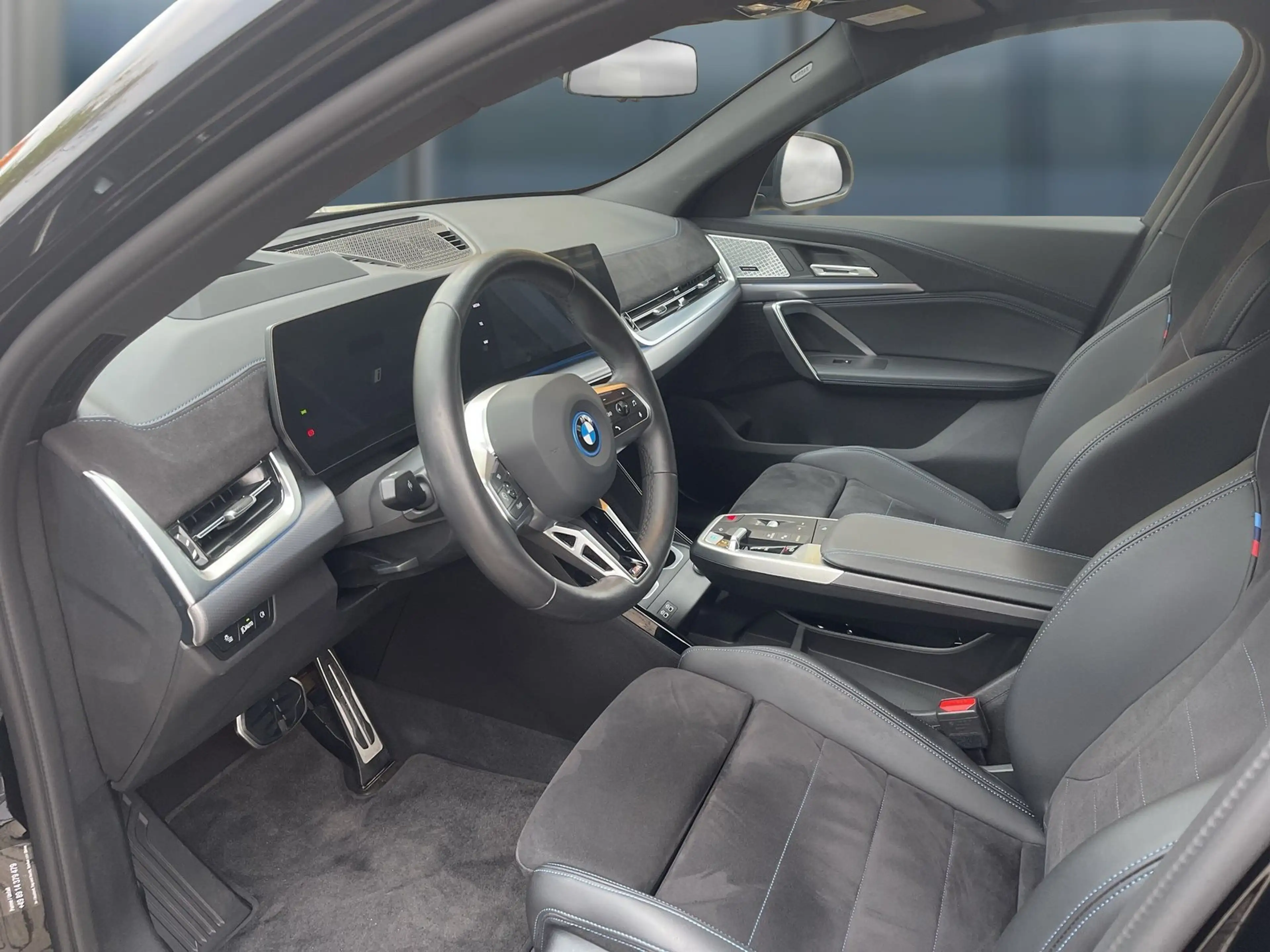 BMW iX2 30xDrive M Sport ehem. UPE € 71.980,- — photo 8