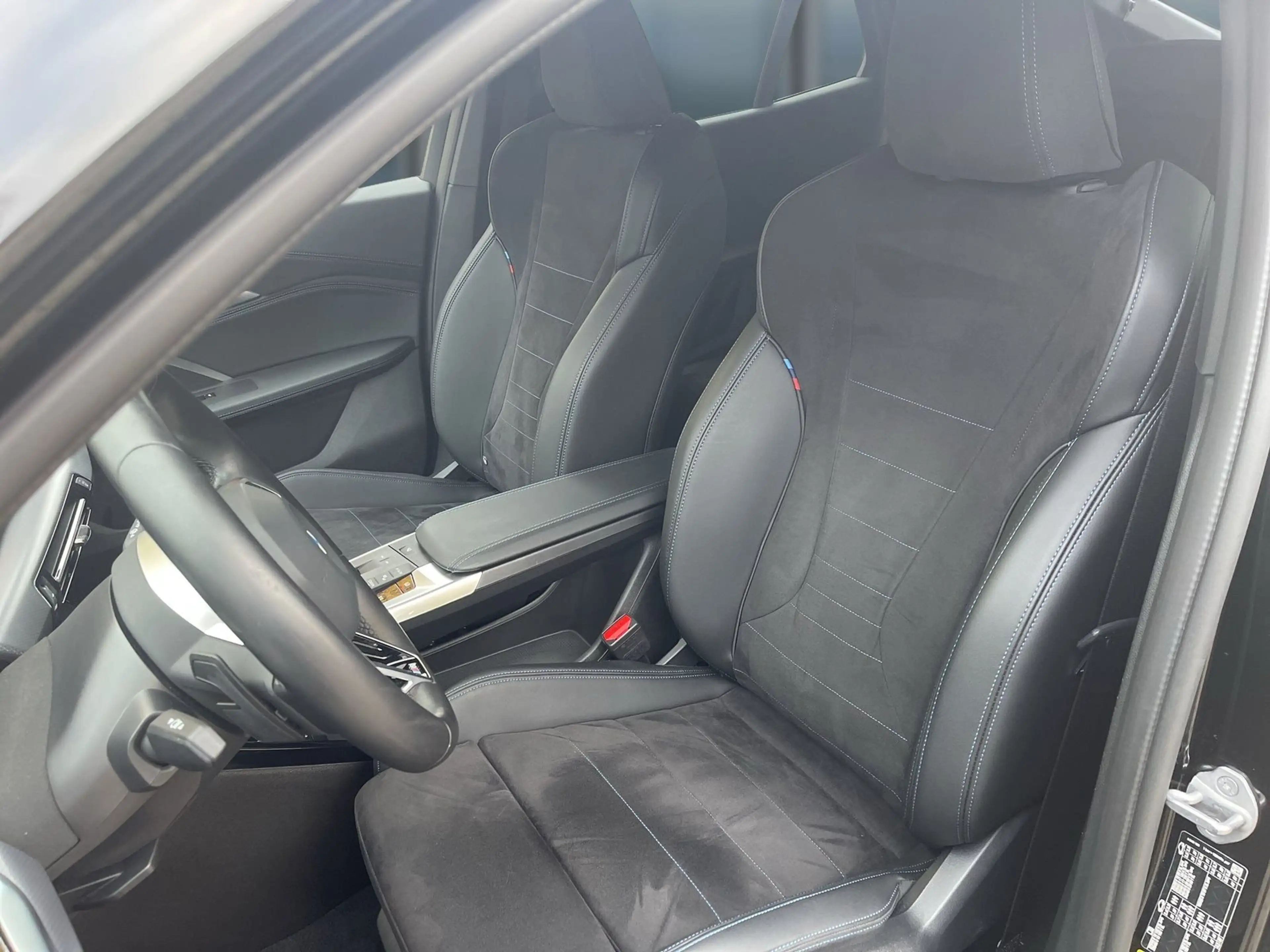 BMW iX2 30xDrive M Sport ehem. UPE € 71.980,- — photo 9