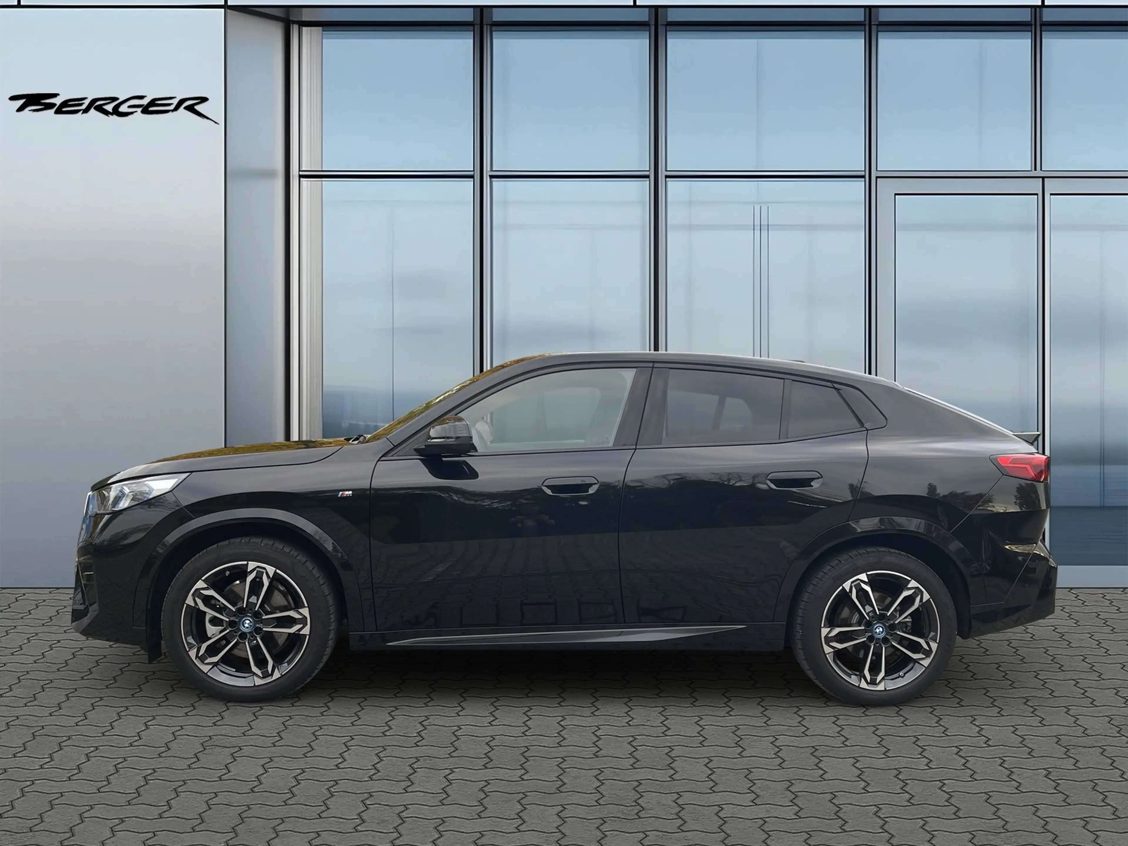 BMW iX2 30xDrive M Sport ehem. UPE € 71.980,- — photo 3